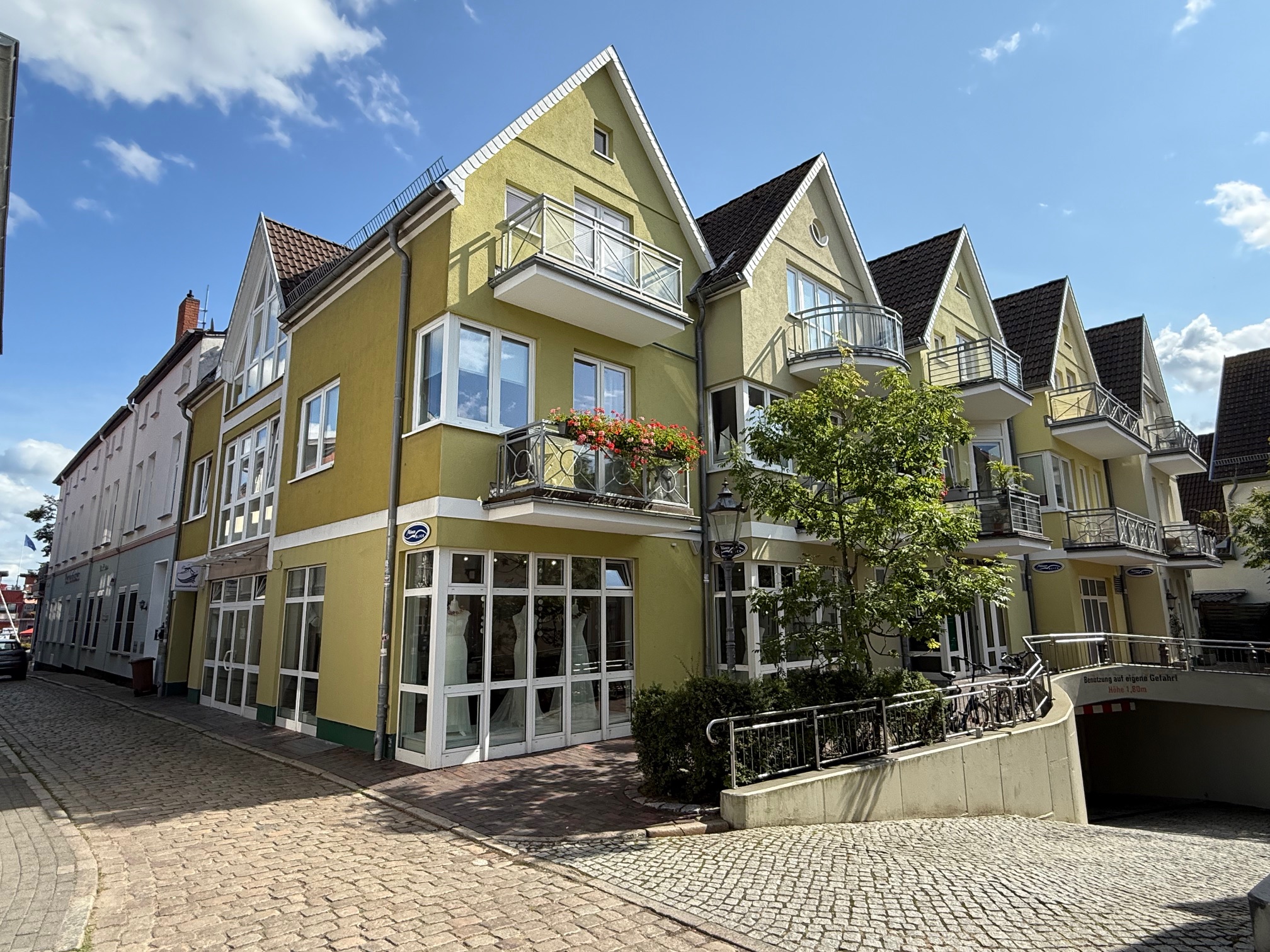 Attraktive 3-Zimmer-Eigentumswohnung im 1. Obergeschoss direkt Am Alten Strom - mit Balkon, Keller & Tiefgaragen-Stellplatz