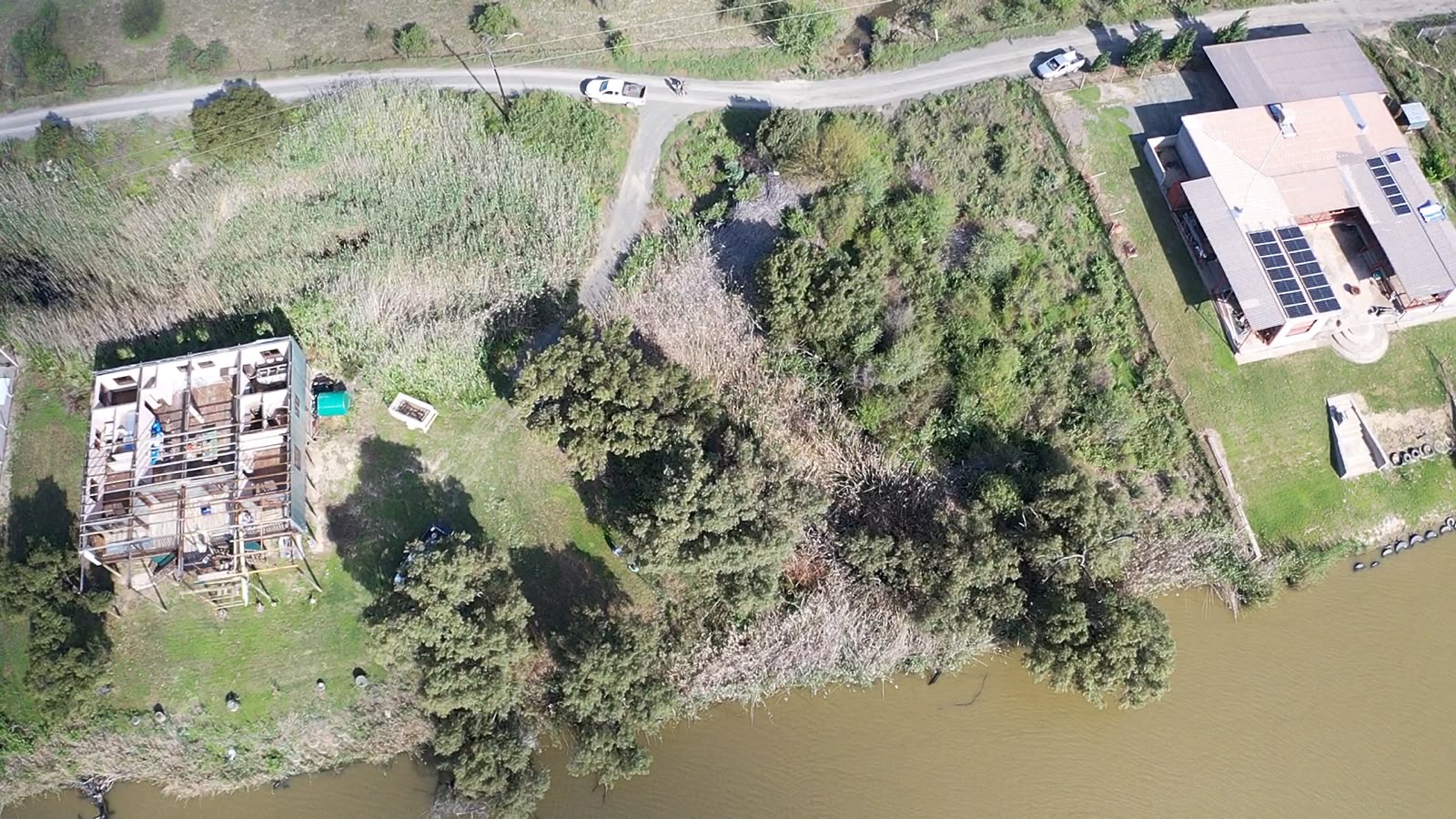 Riverfront Stand – 3,843 m²