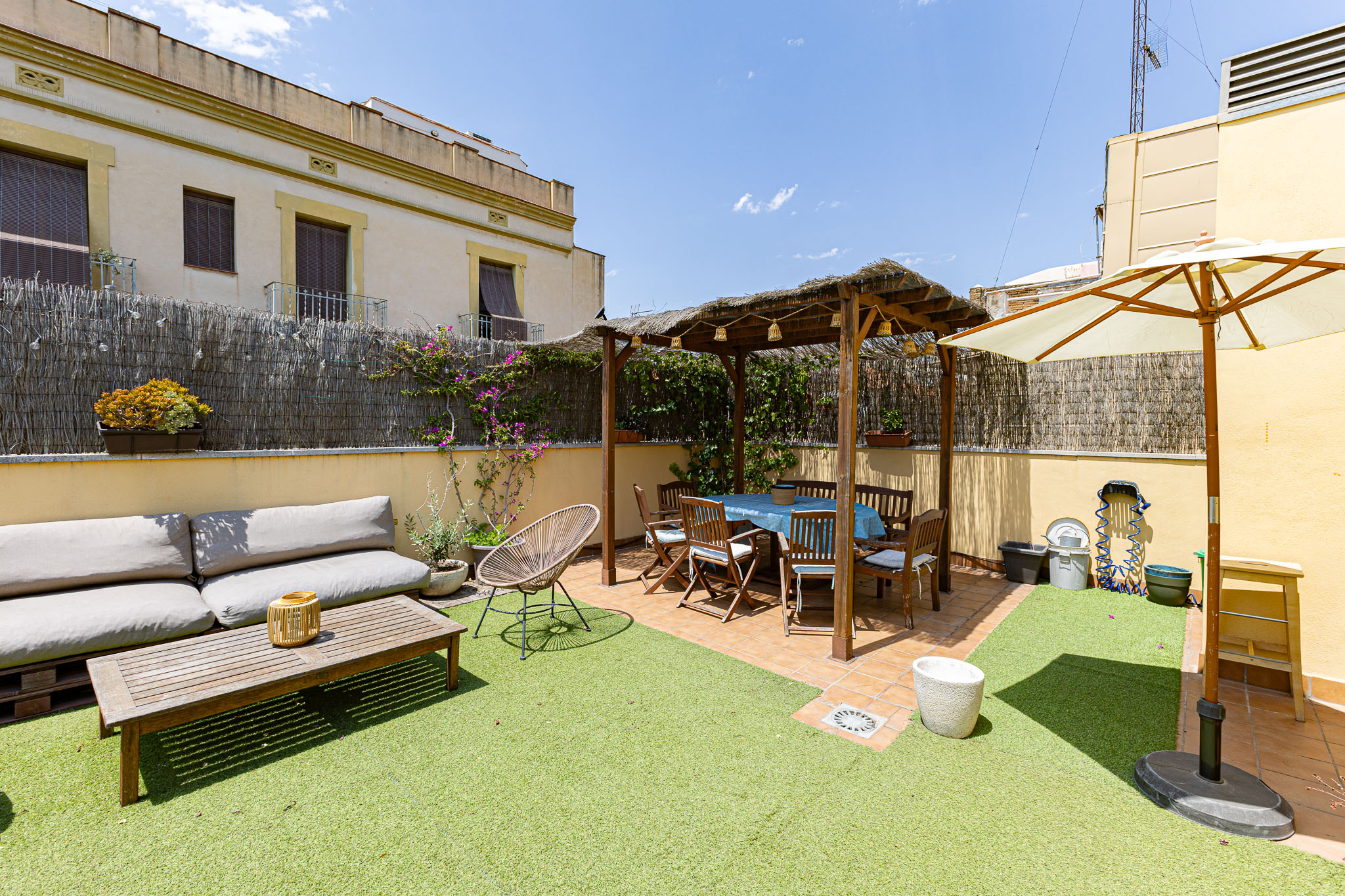Any host’s dream! Spectacular penthouse with 50 m² terrace in Sants