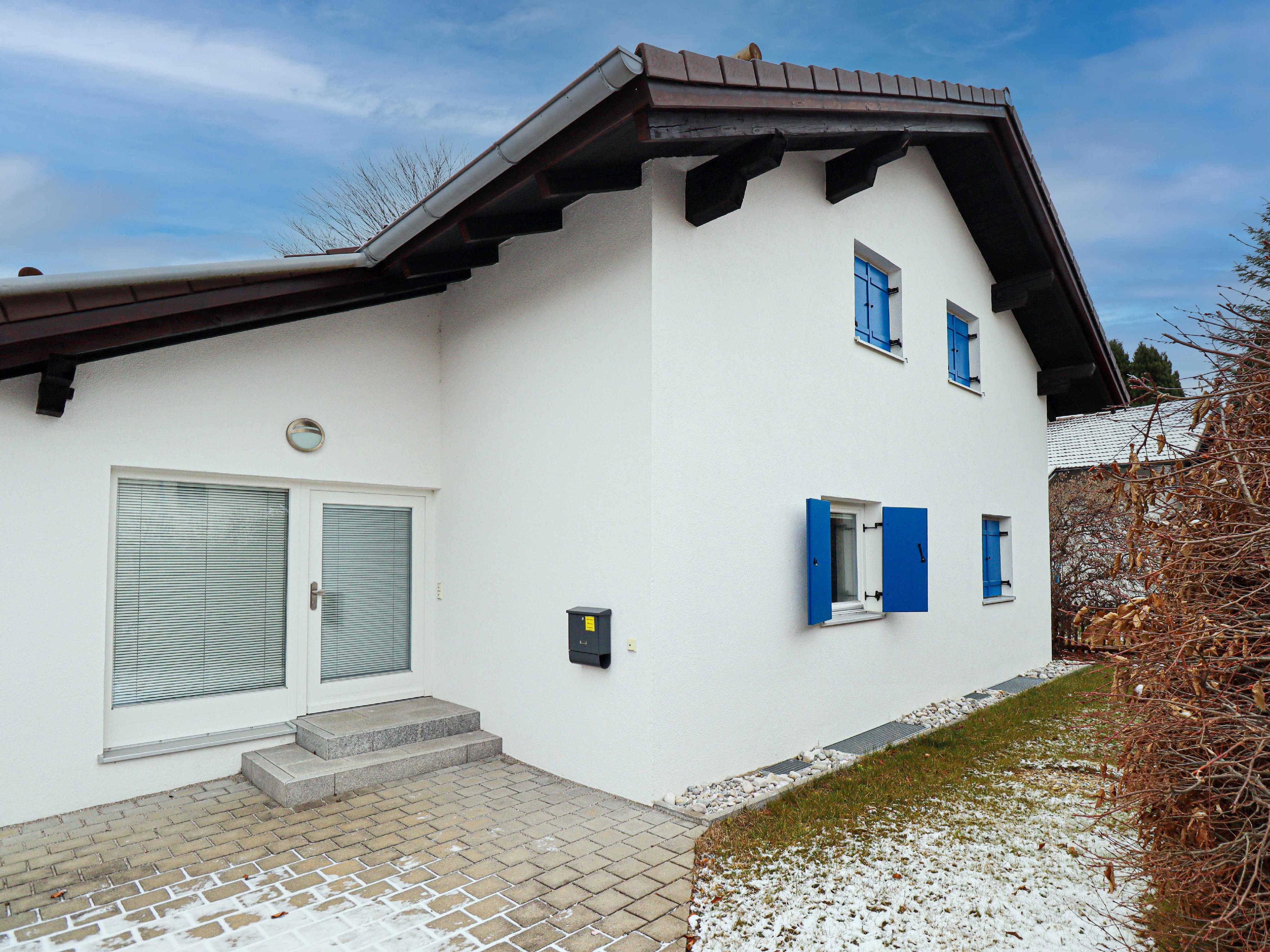 Living with garden idyll - fully renovated single-family home for rent