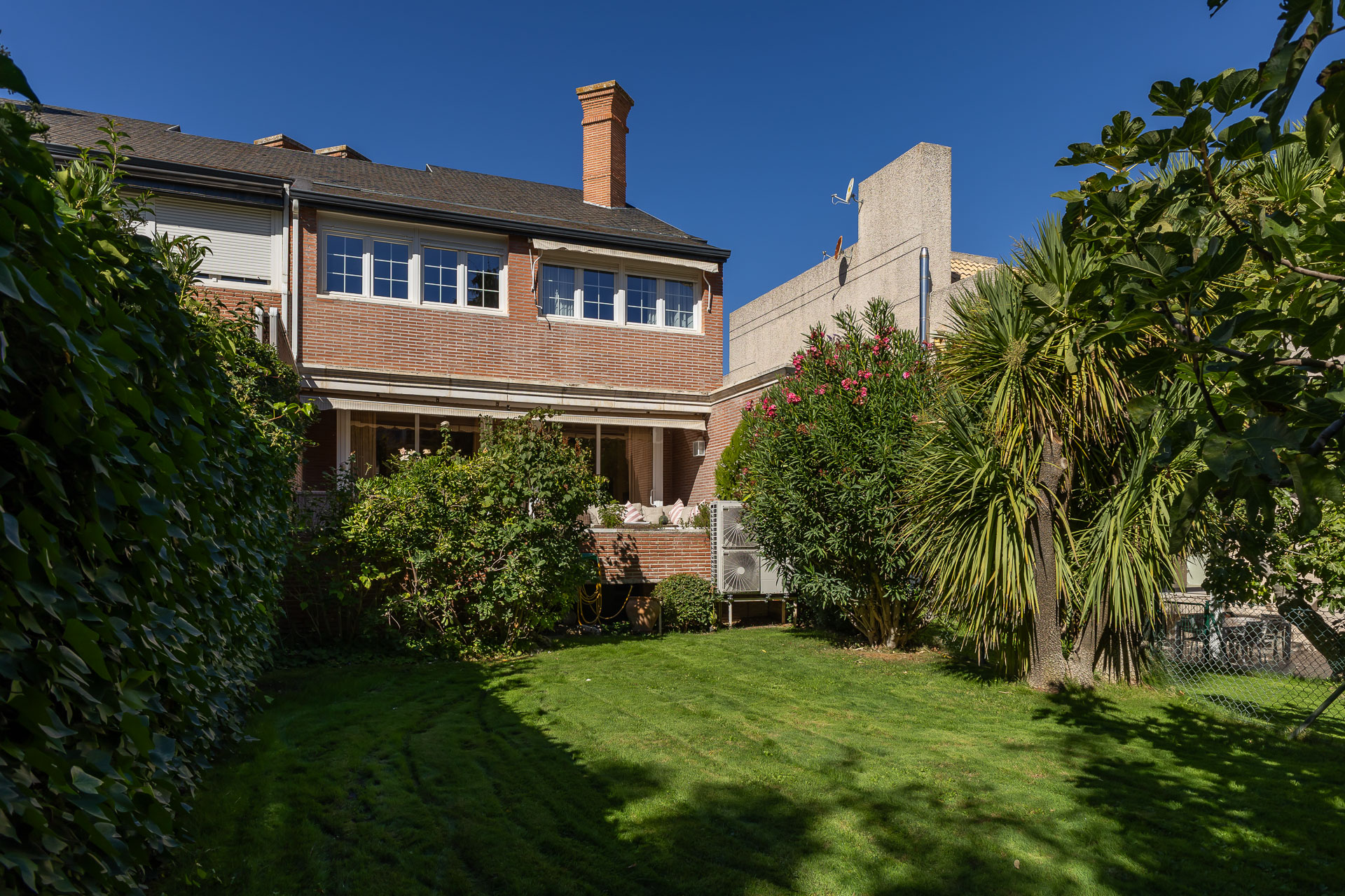 Charming Semi-Detached Home in Valdepastores