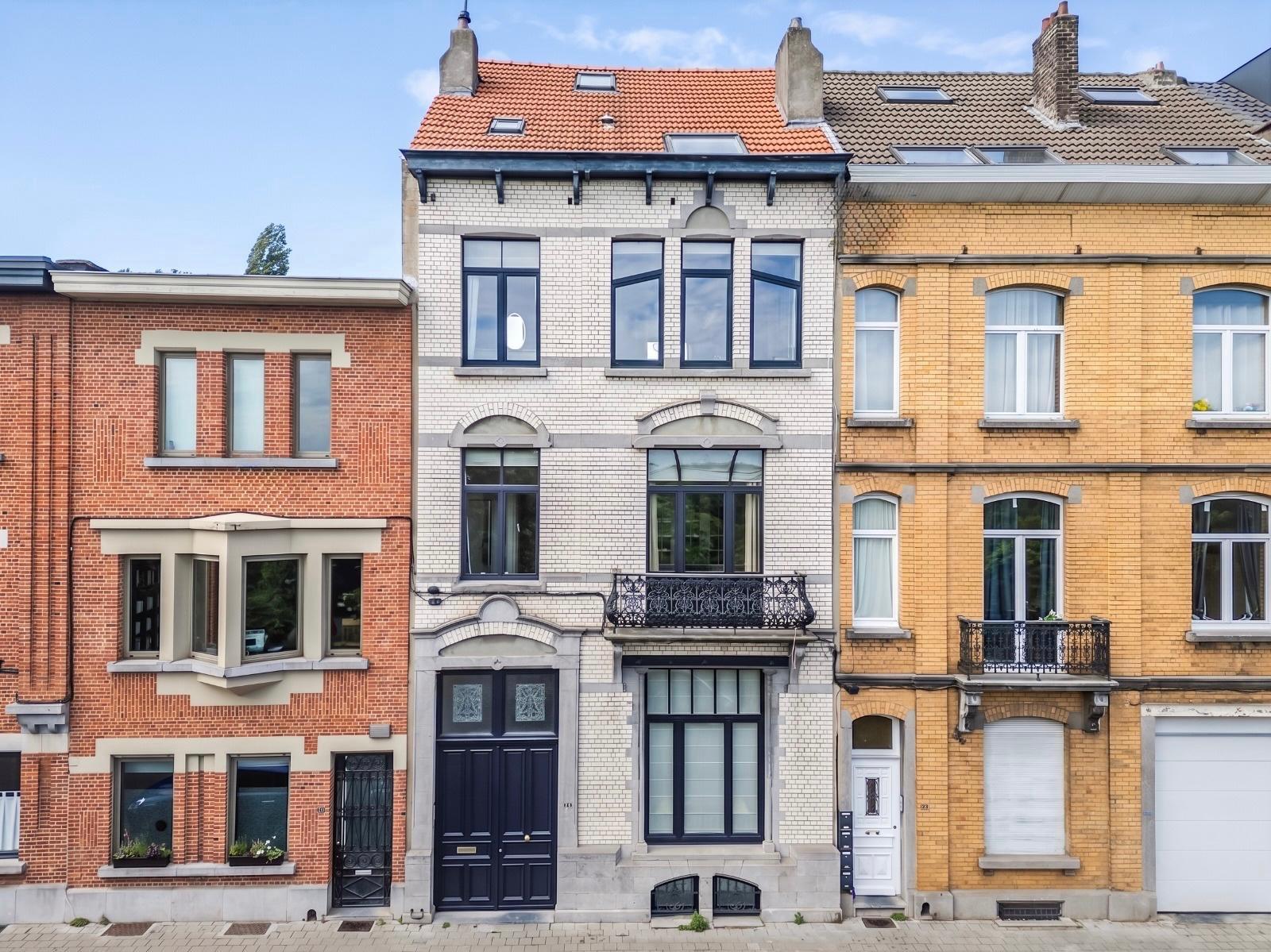 OFF-MARKET - Charmante maison de maître 6 chambres avec jardin - Forest/Uccle