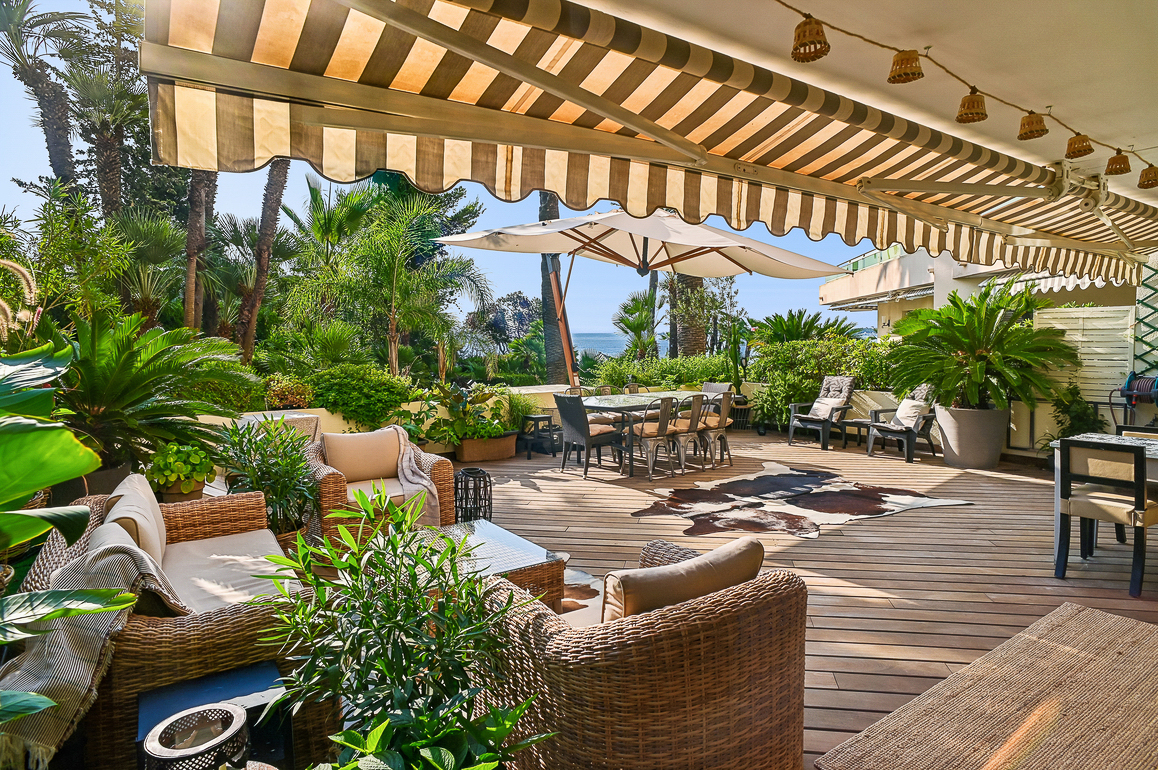 Cannes Palm Beach – 2-bedroom apartment with sea view, pool and 71 m² terrace