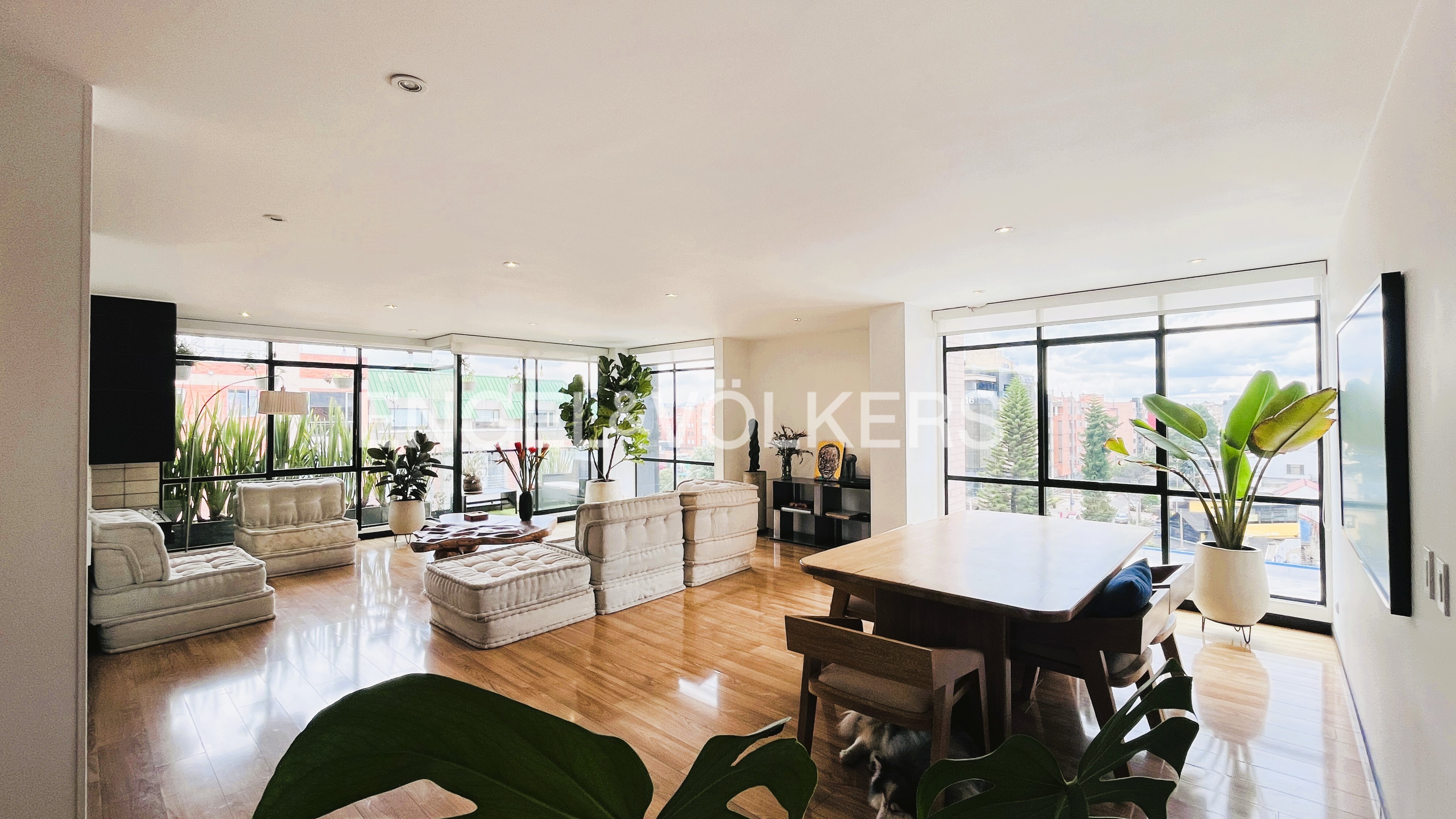 Penthouse con terraza y balcón para arriendo en San Patricio