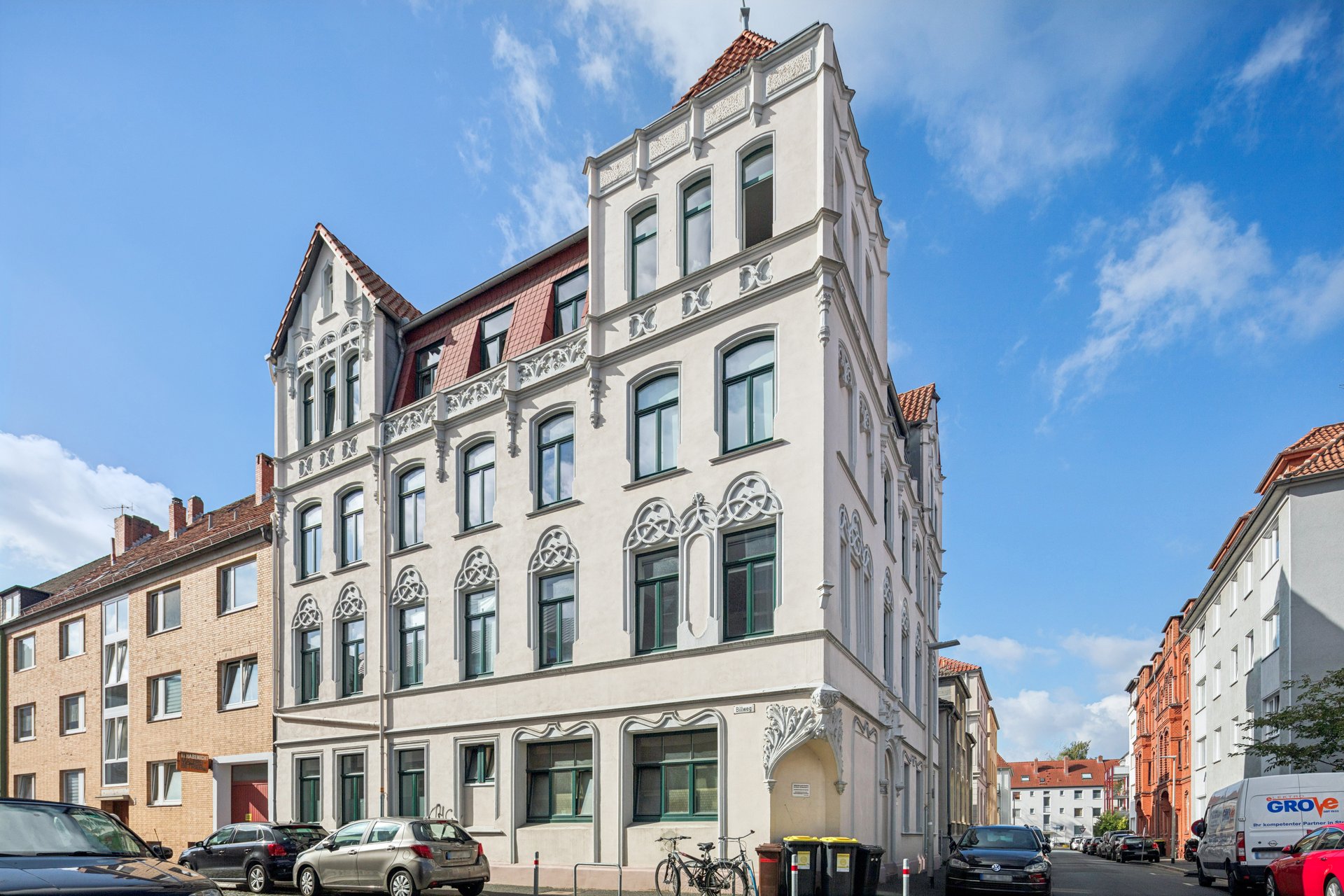 Urbanes Wohnen mit Charme – sanierte 3-Zimmer-Altbauwohnung mit Balkon & Kamin