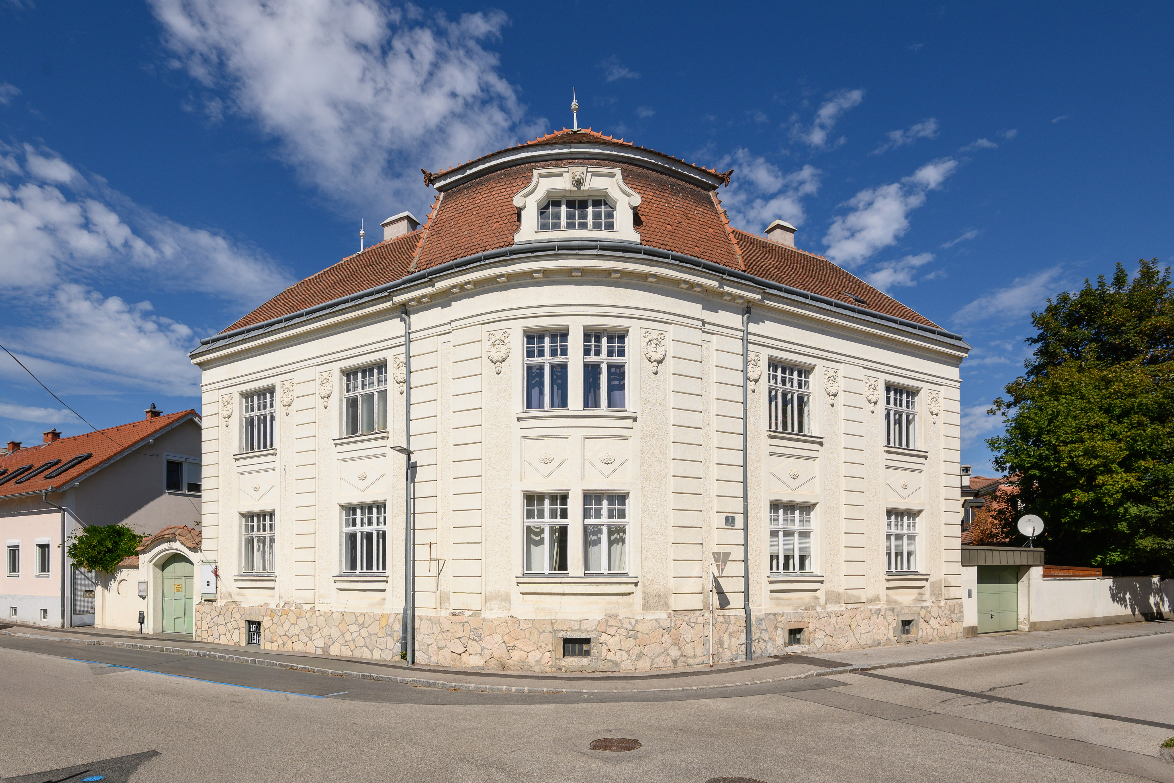 Charaktervolles Stadthaus im Herzen Wiener Neustadts mit außergewöhnlichem Wohnpotenzial