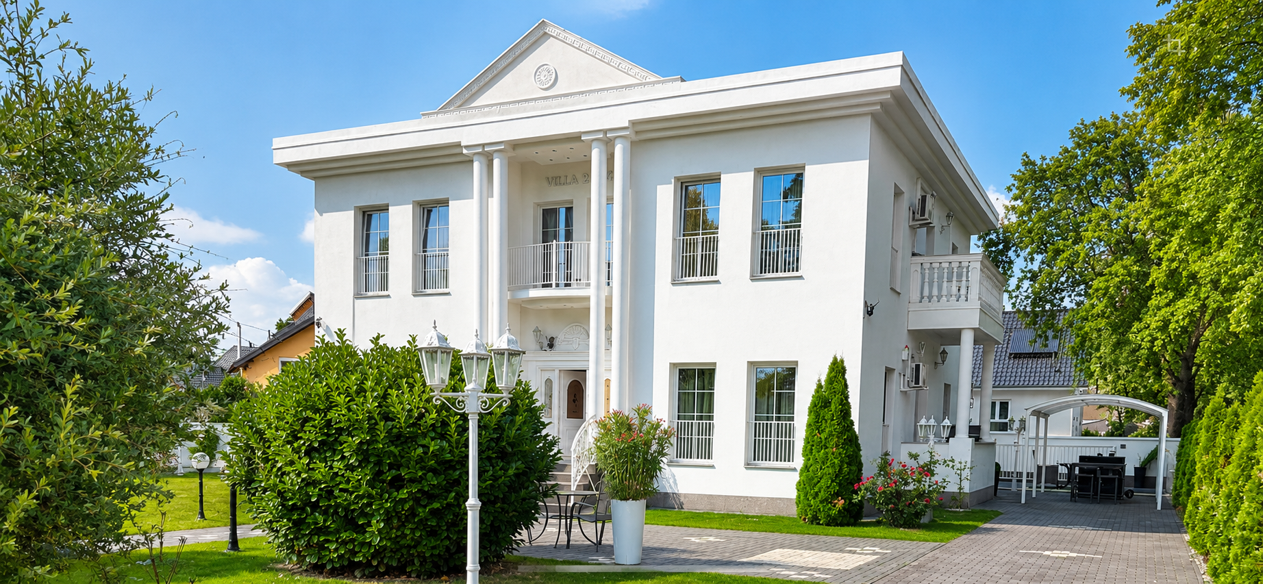 Exklusives Wohnen auf höchstem Niveau – Villa mit Pool und Doppelgarage-