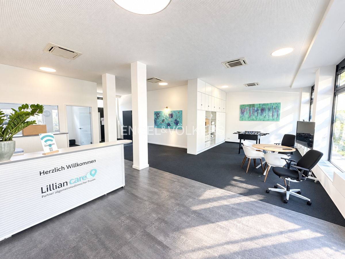 In bester Sichtbarkeit: Klimatisiertes Büro auf der Augustaanlage