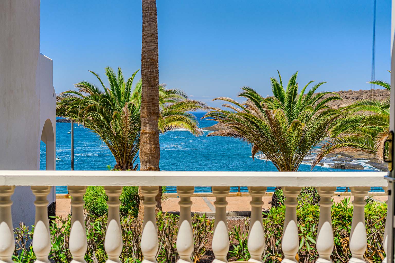 A Home by the Sea – Unique Townhouse on the Front Line in La Caleta