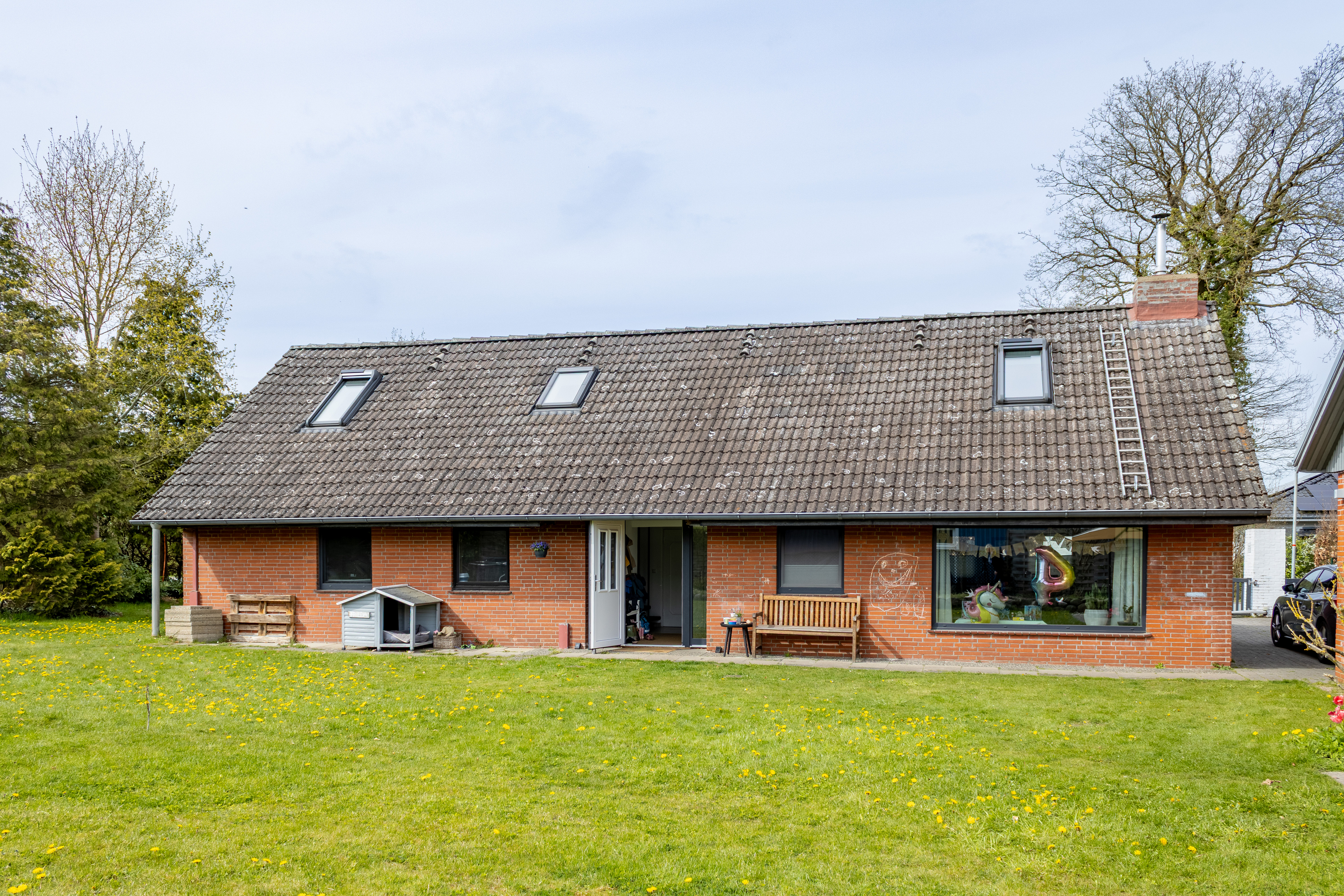 Einfamilienhaus in Klein Pampau -                             Haus mit Herz, Gartenidylle und Doppelgarage