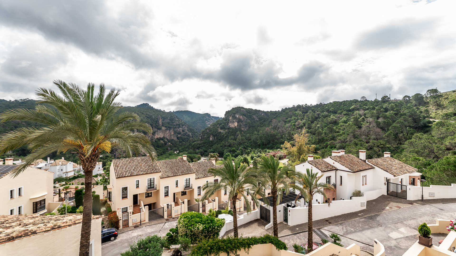 Modern Townhouse with Mountain Views & Luxury Amenities