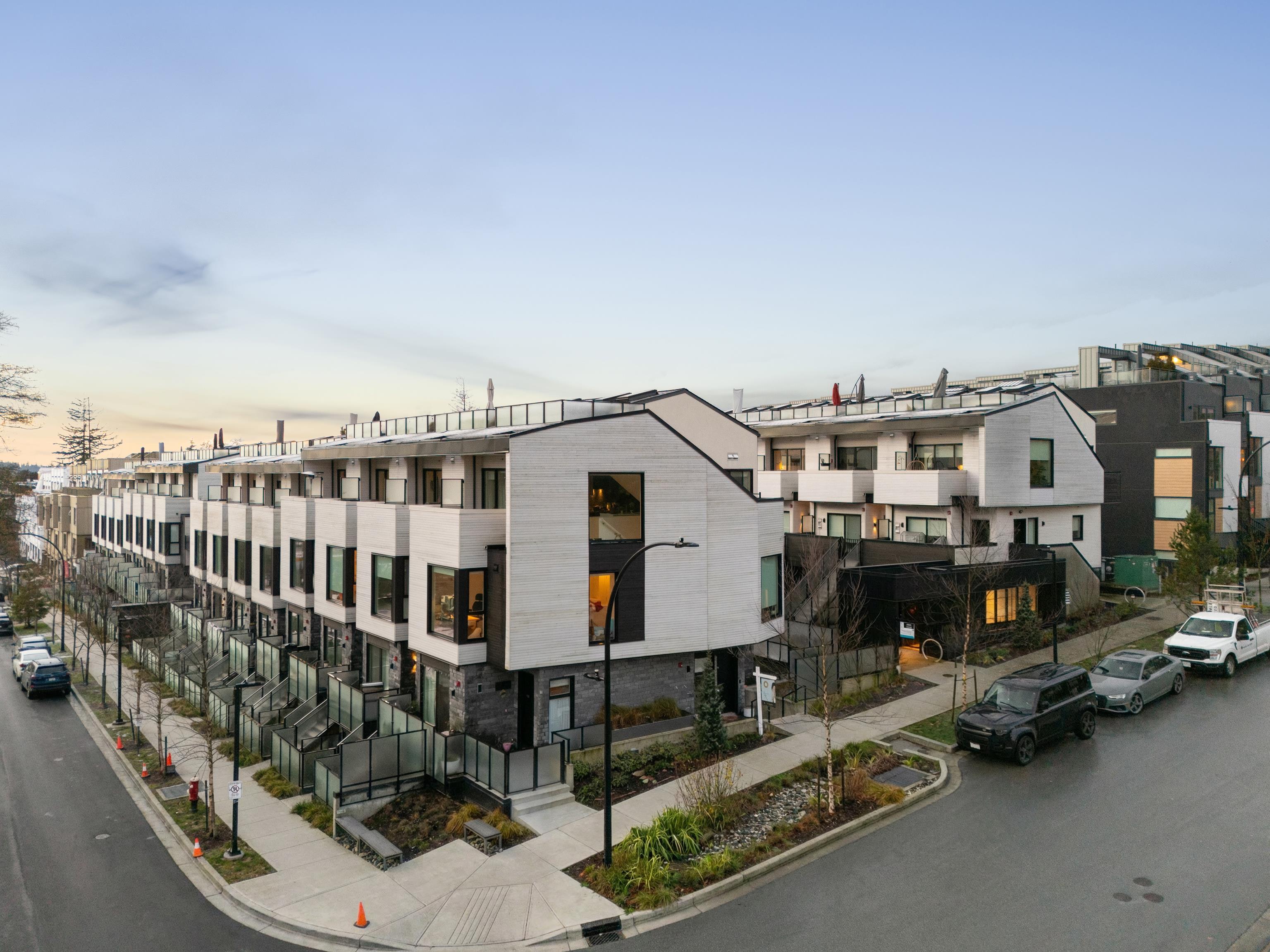 Lower Lonsdale Living: Urban Sanctuary with Dual Patios