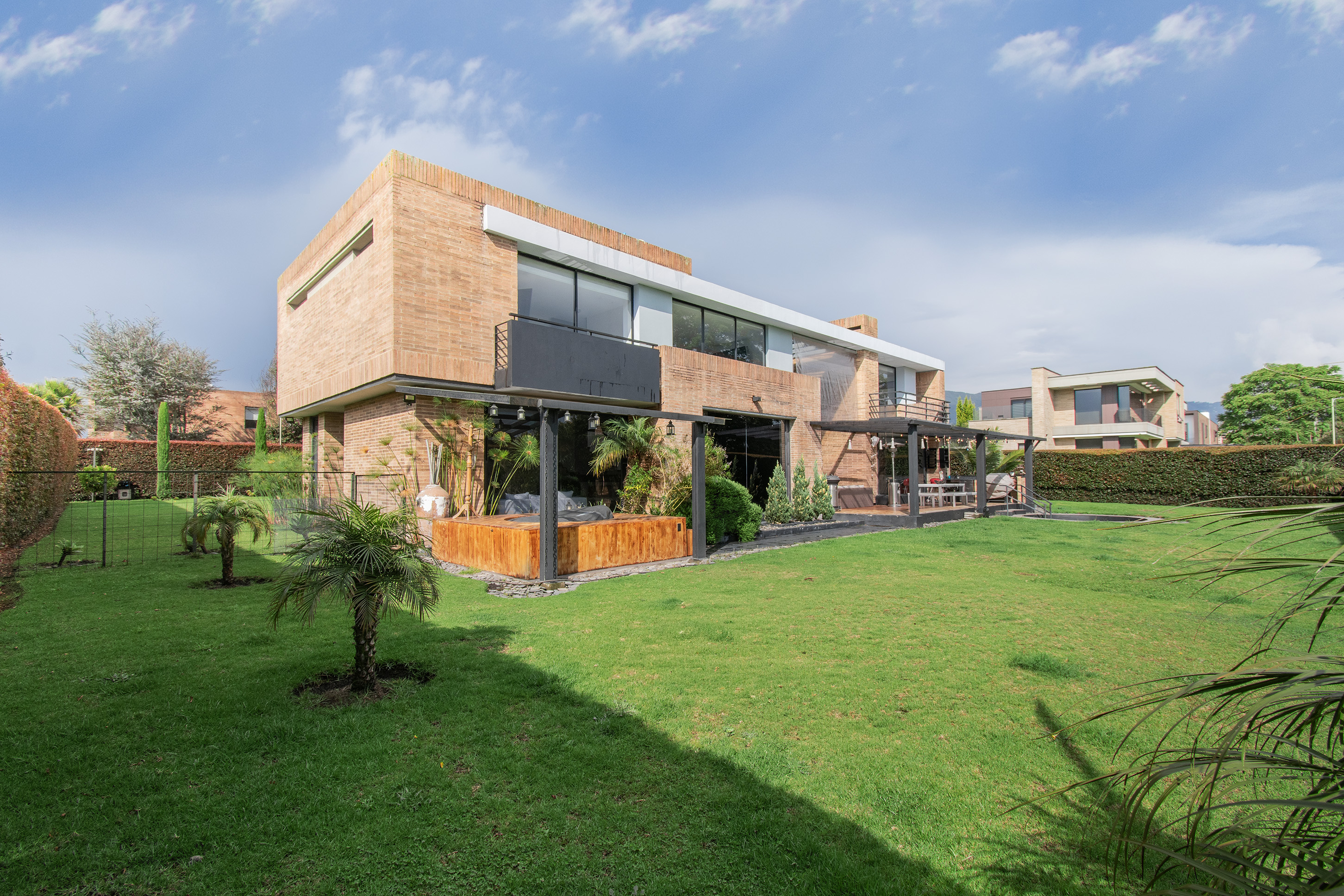 Casa con diseño para arriendo en San Simón, Guaymaral
