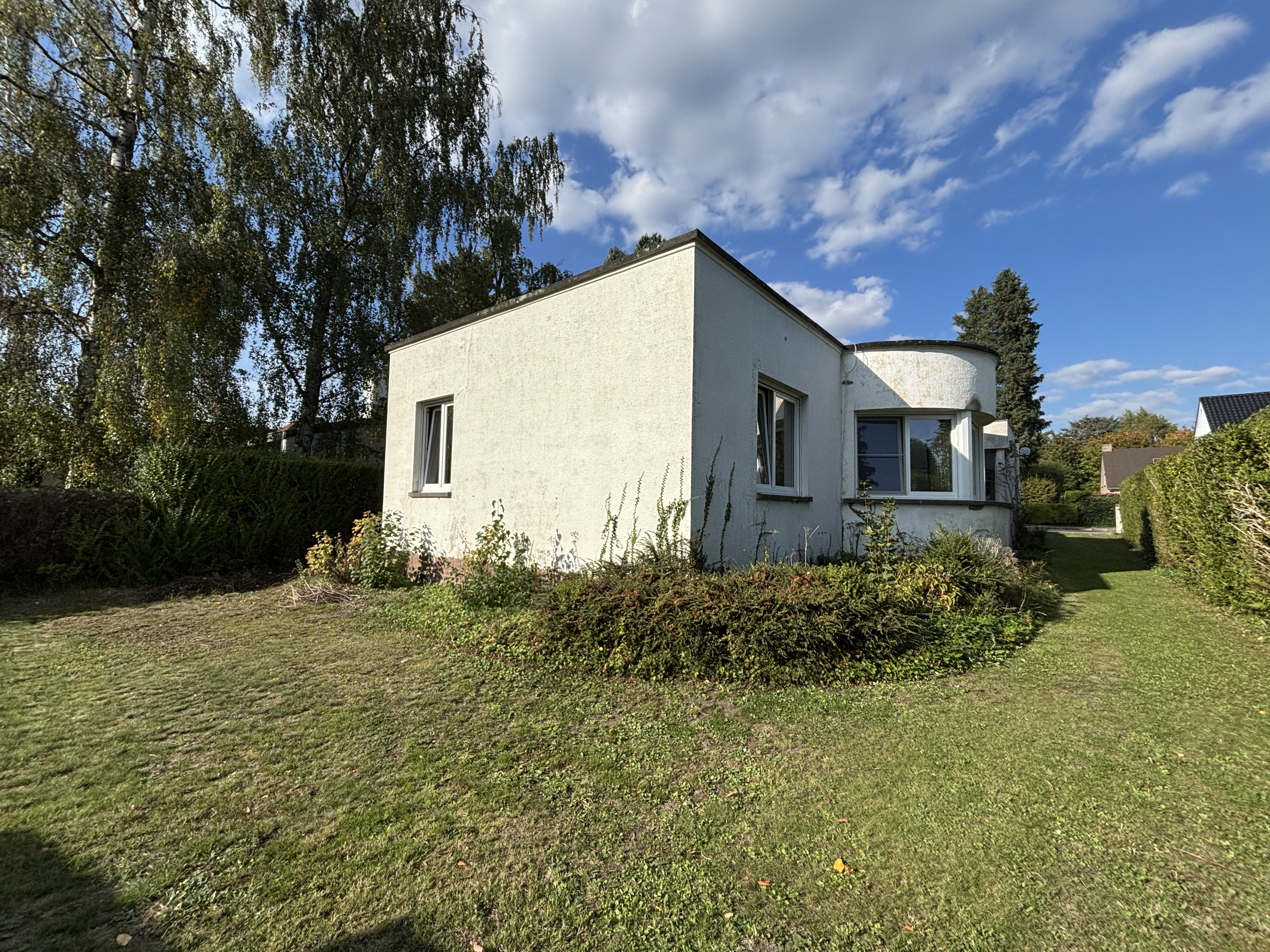 Te renoveren bungalow in het hart van de Faubourg