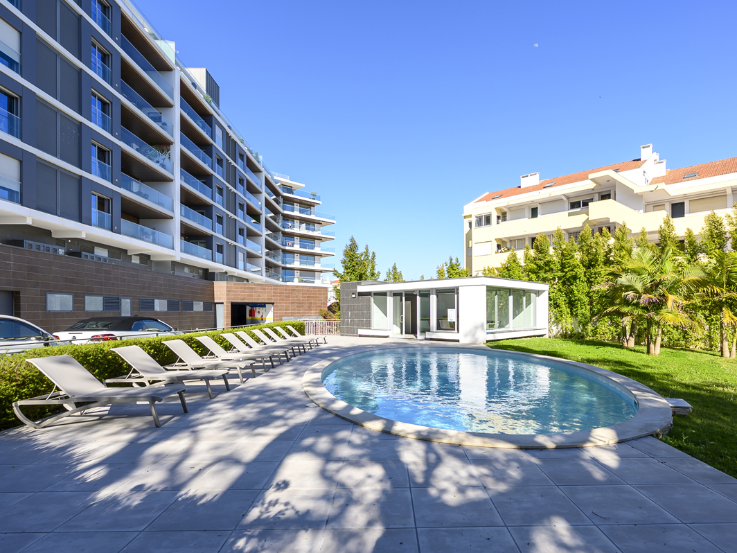 3 Bedroom Apartment in private condominium w/ pool