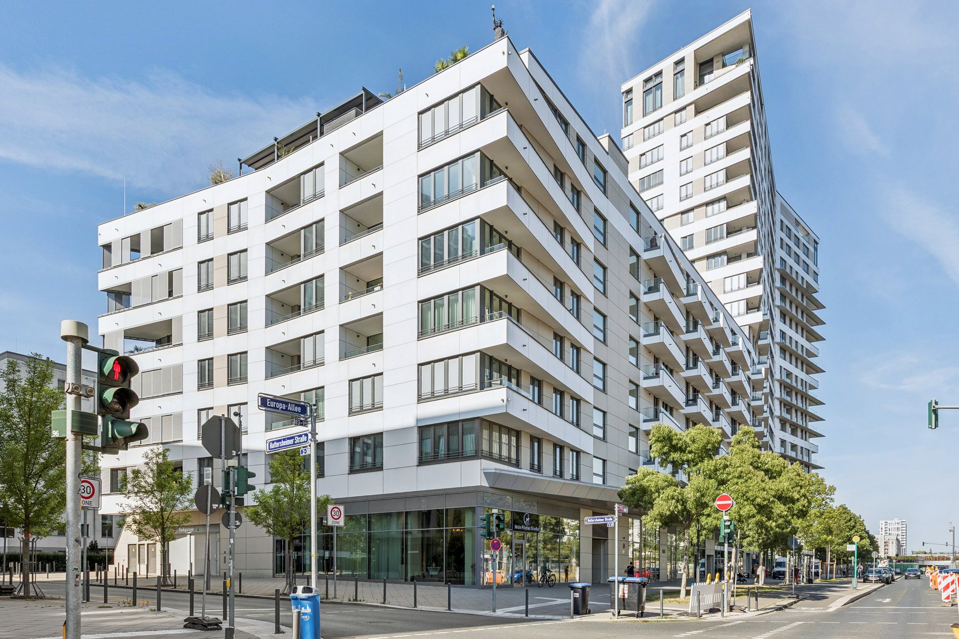 furnished apartment available immediately in the heart of the Main metropolis