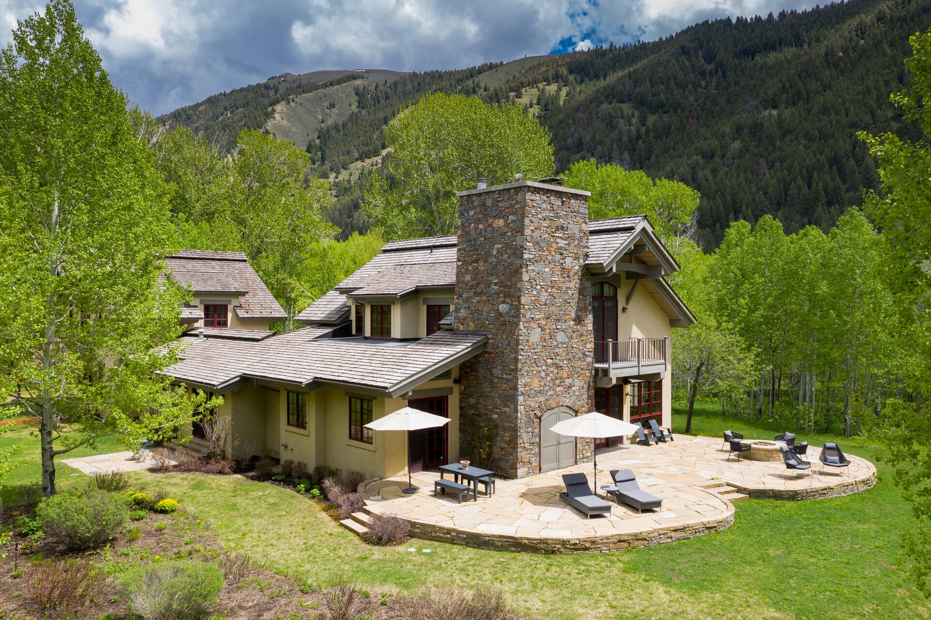 Immaculate Sun Valley Home Only 15 Minutes From the Lifts