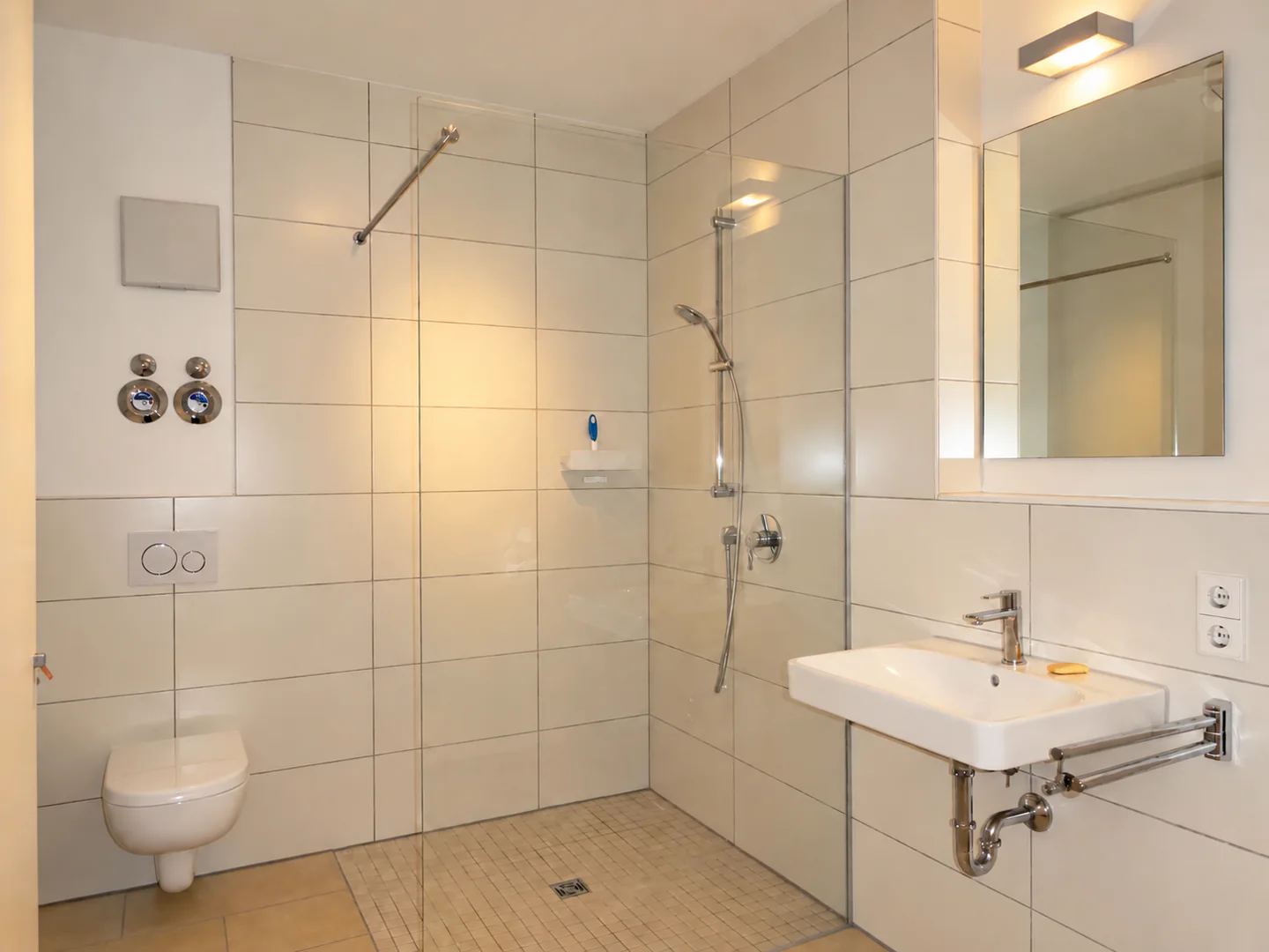 Moderne 3-Zimmer-Wohnung zur Miete • Hochwertige EBK, Dachterrasse und TG-Stellplatz - Foto 4