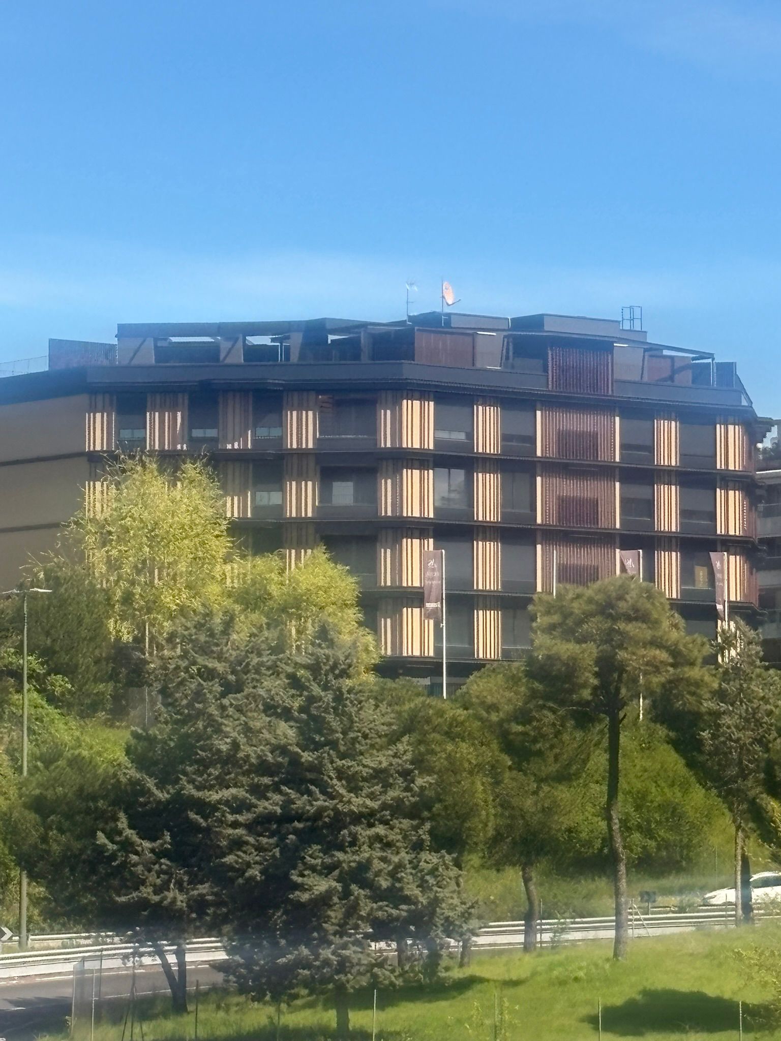 Exclusiva vivienda de obra nueva con jardín privado en urbanización premium