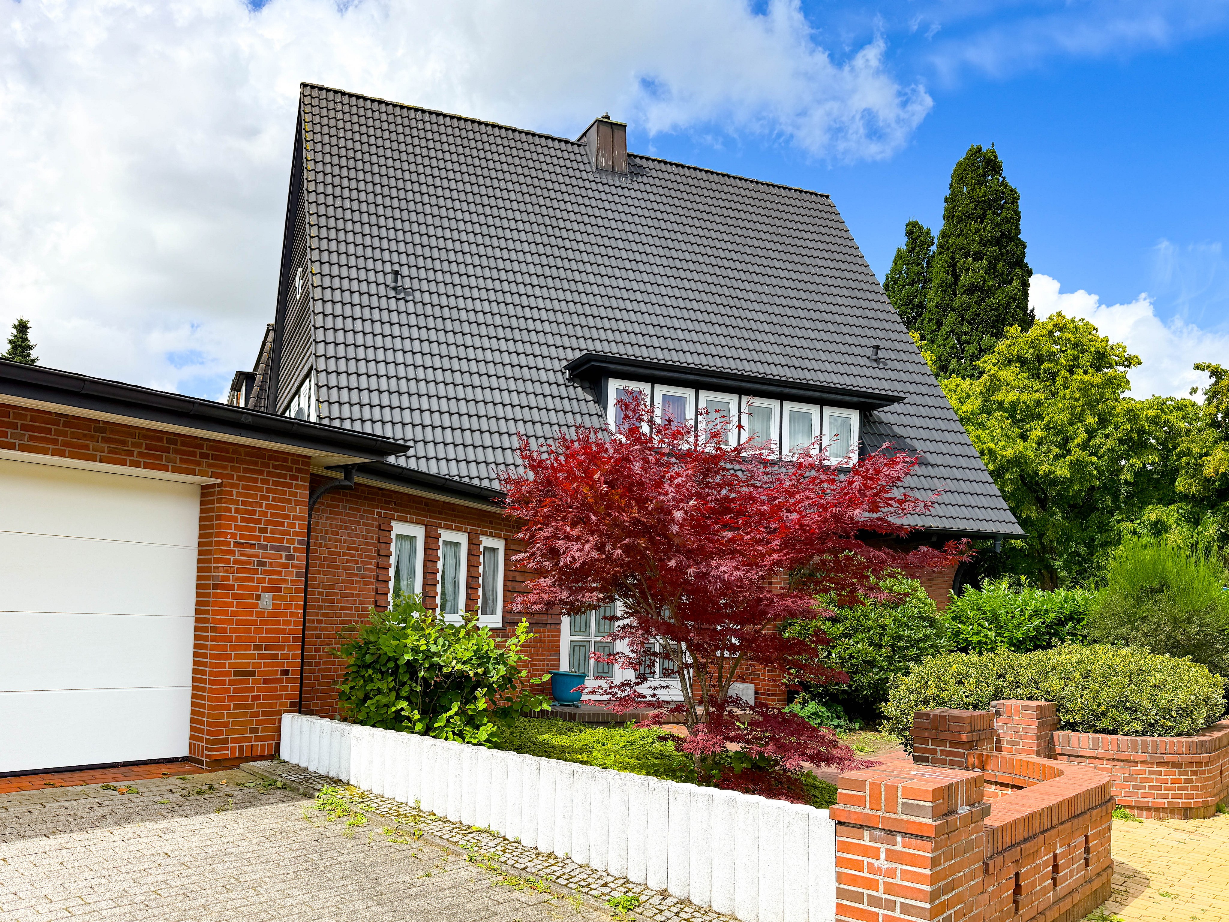 Stilvoll wohnen im Herzen von Heide - klassisches Stadthaus in begehrter Lage