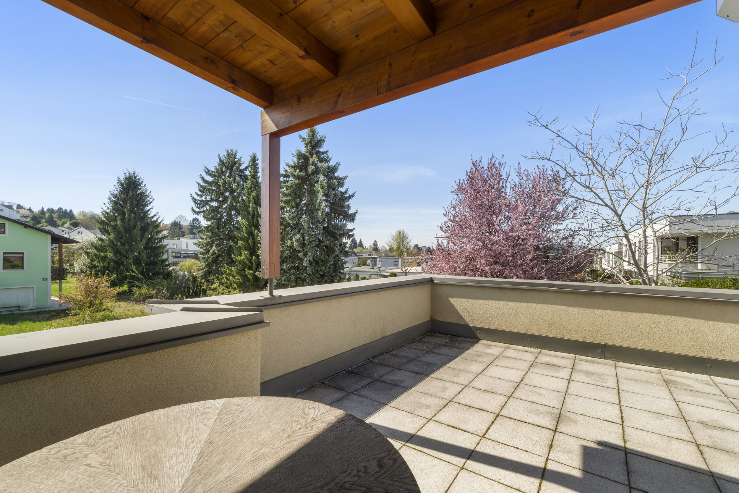 Living on Ruckerlberg with views of Plabutsch and the Koralpe, with possible office use