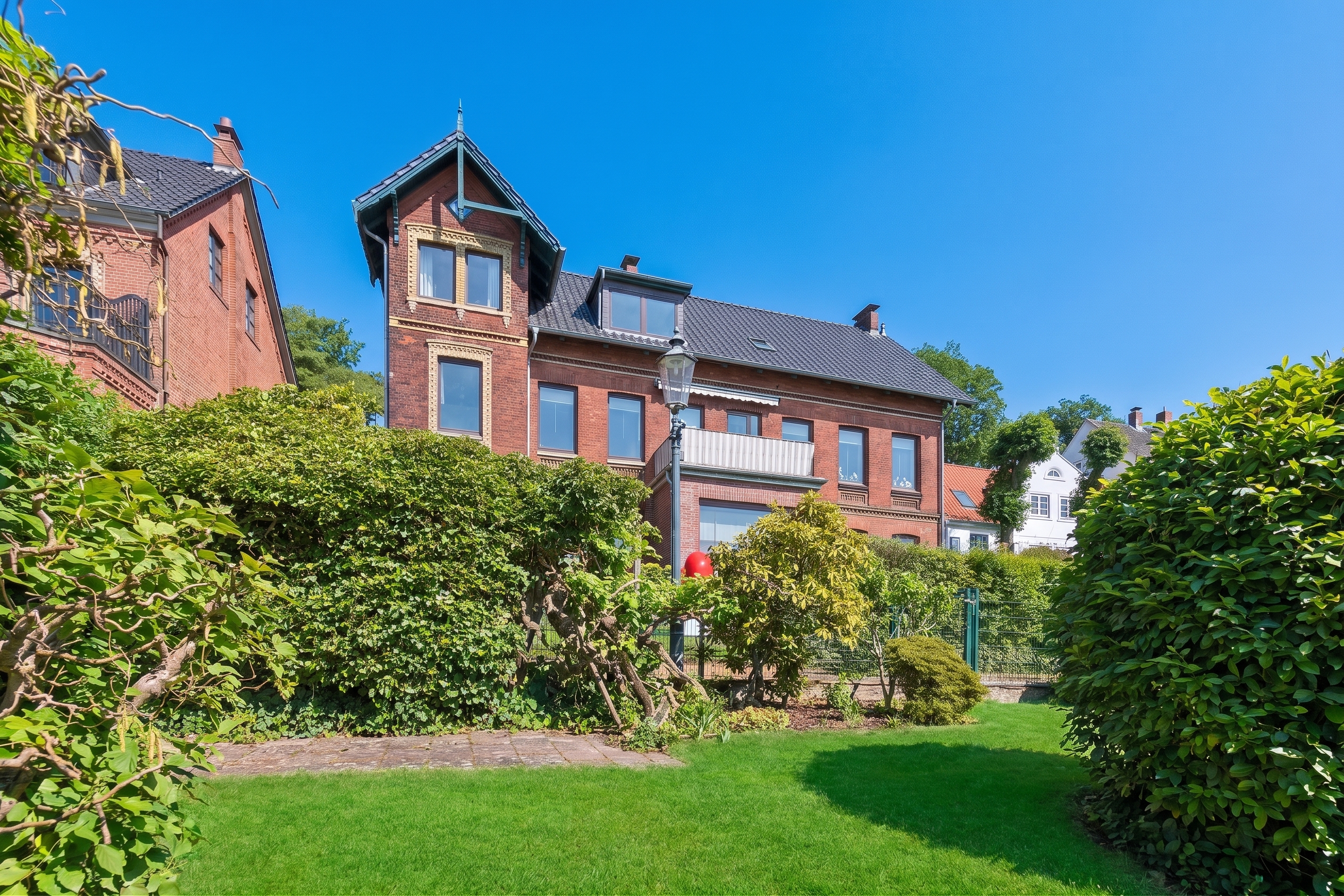 Historische Rotklinker-Villa in einzigartiger Lage in Övelgönne