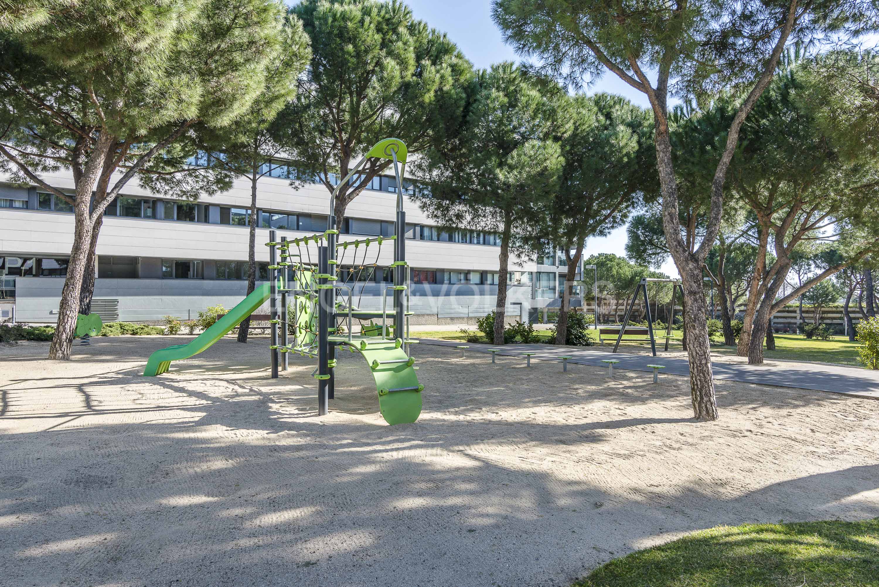 Exclusive ground-floor unit with garden in Pinnea Residential Complex.