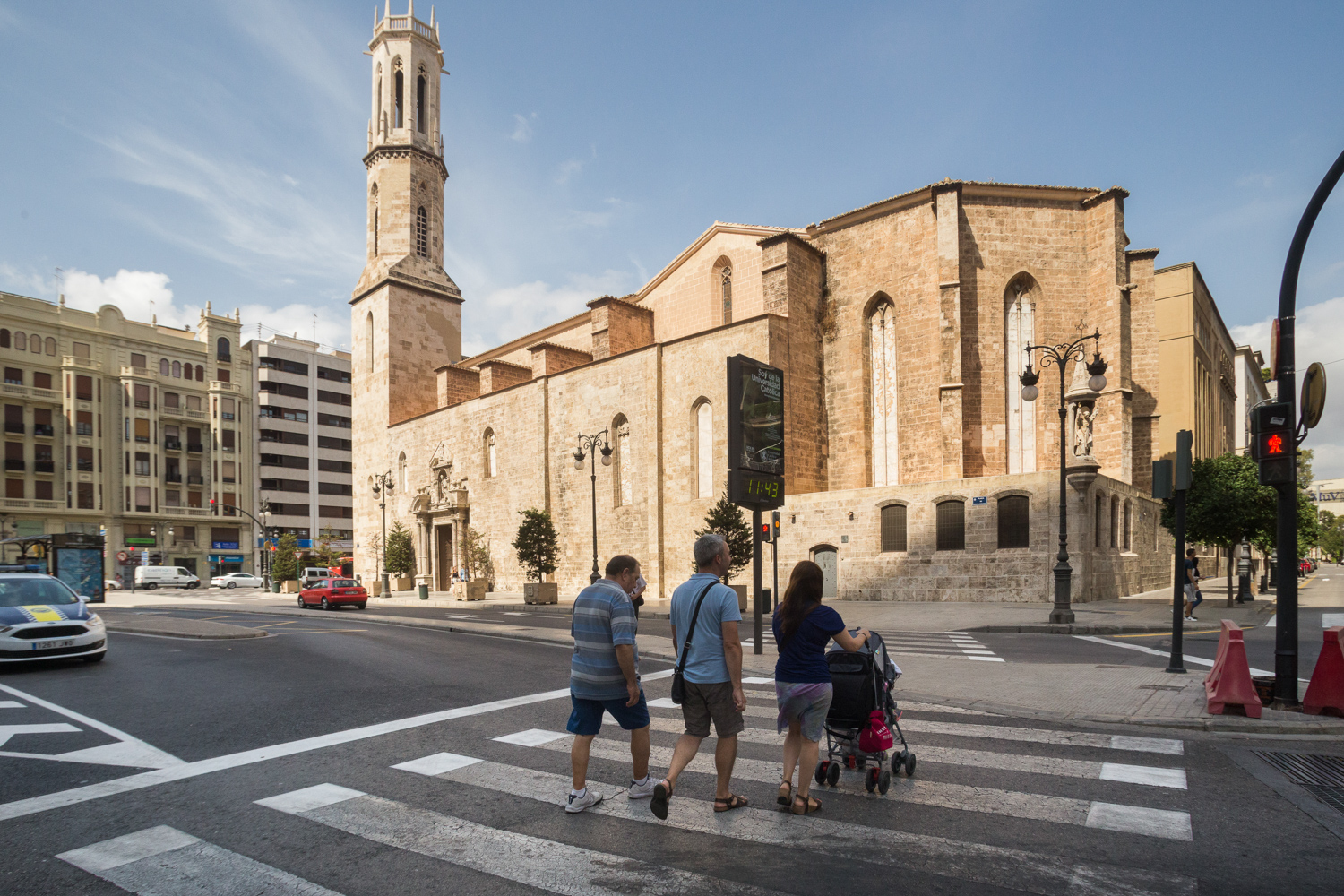 Descubra una joya en el corazón de València: apartamento señorial de 305 m², 7 dormitorios, terraza privada, portero y ascensor, con elegancia atemporal y máximo confort urbano