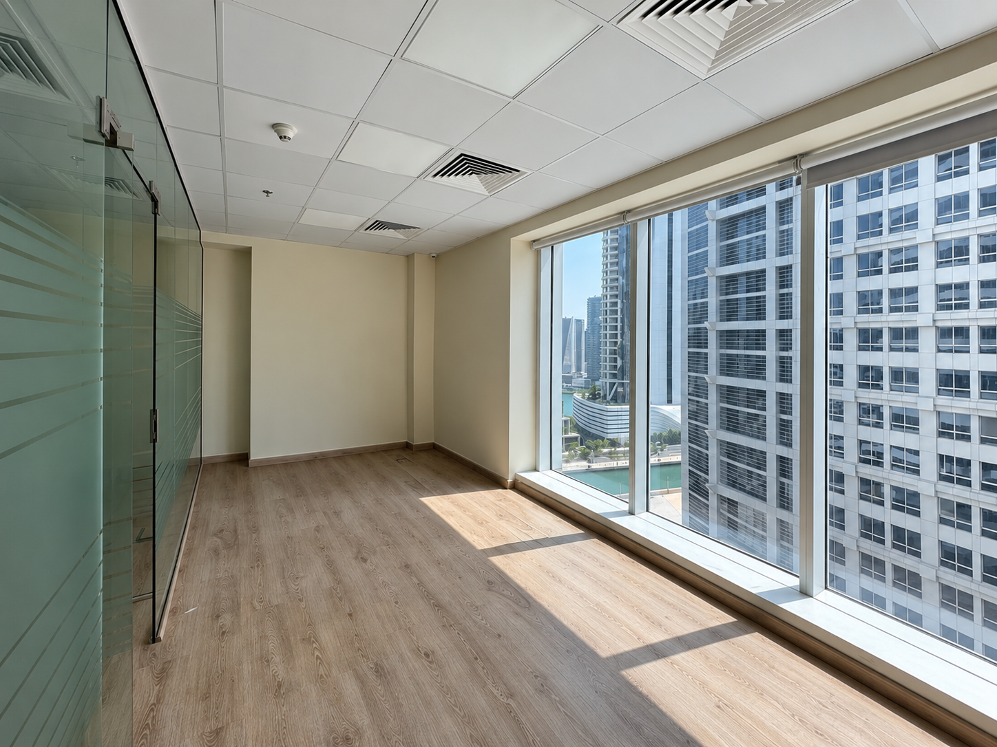 Grand Lobby | Close to Metro | Vacant