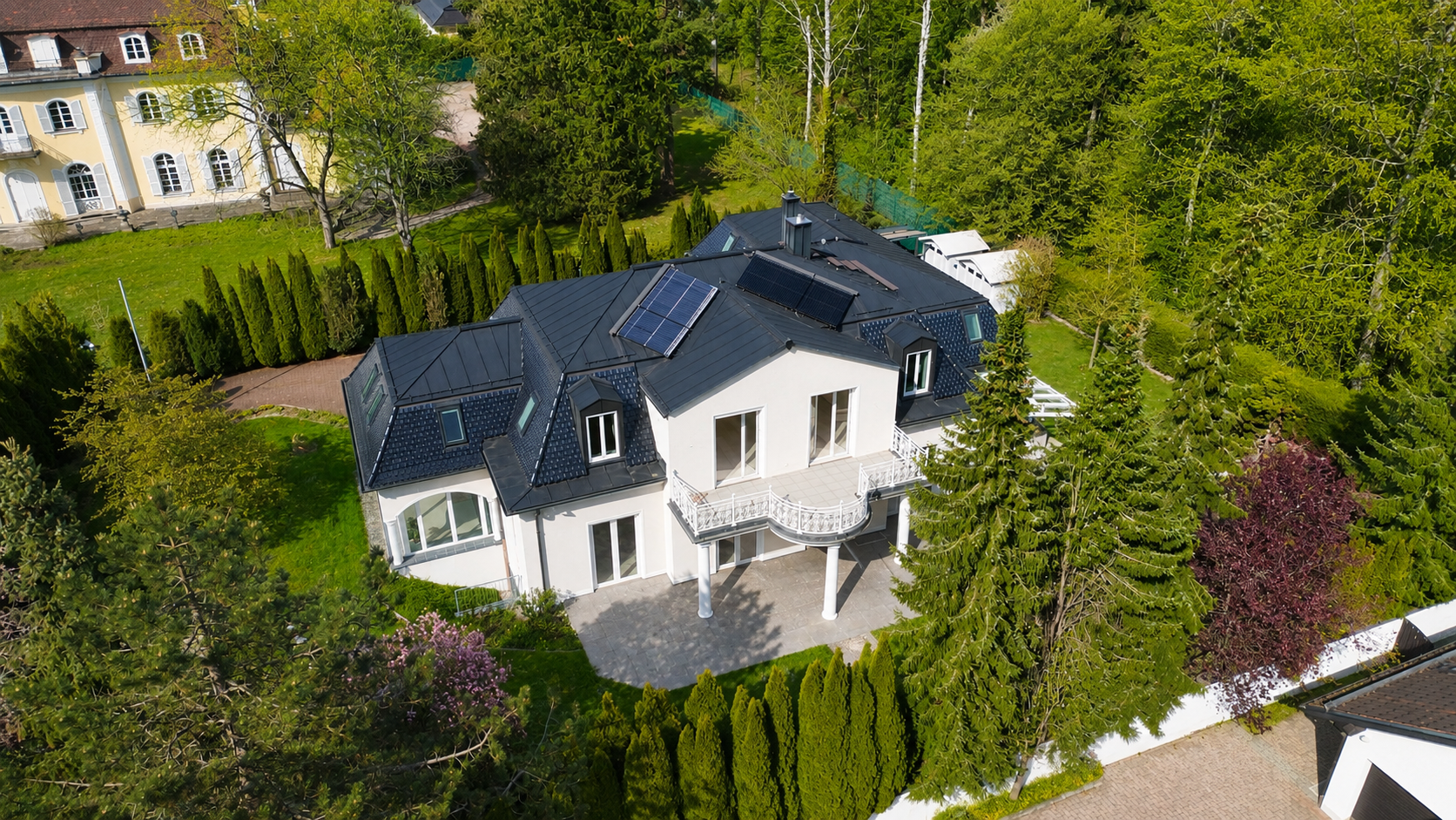 Großzügige Villa auf seltenem Grundstück in Grünwald