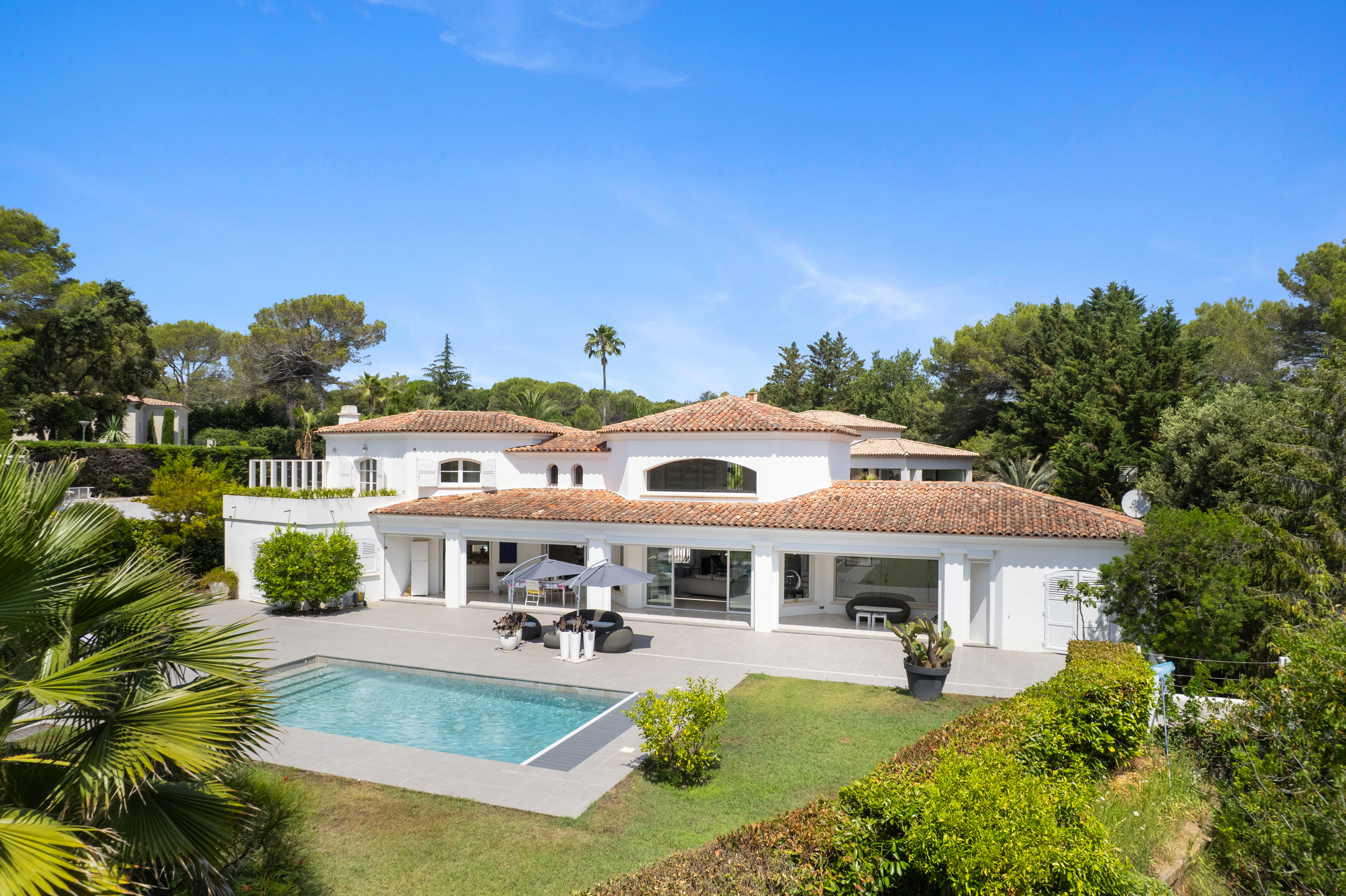 Villa à Mougins dans domaine fermé, vue verdoyante