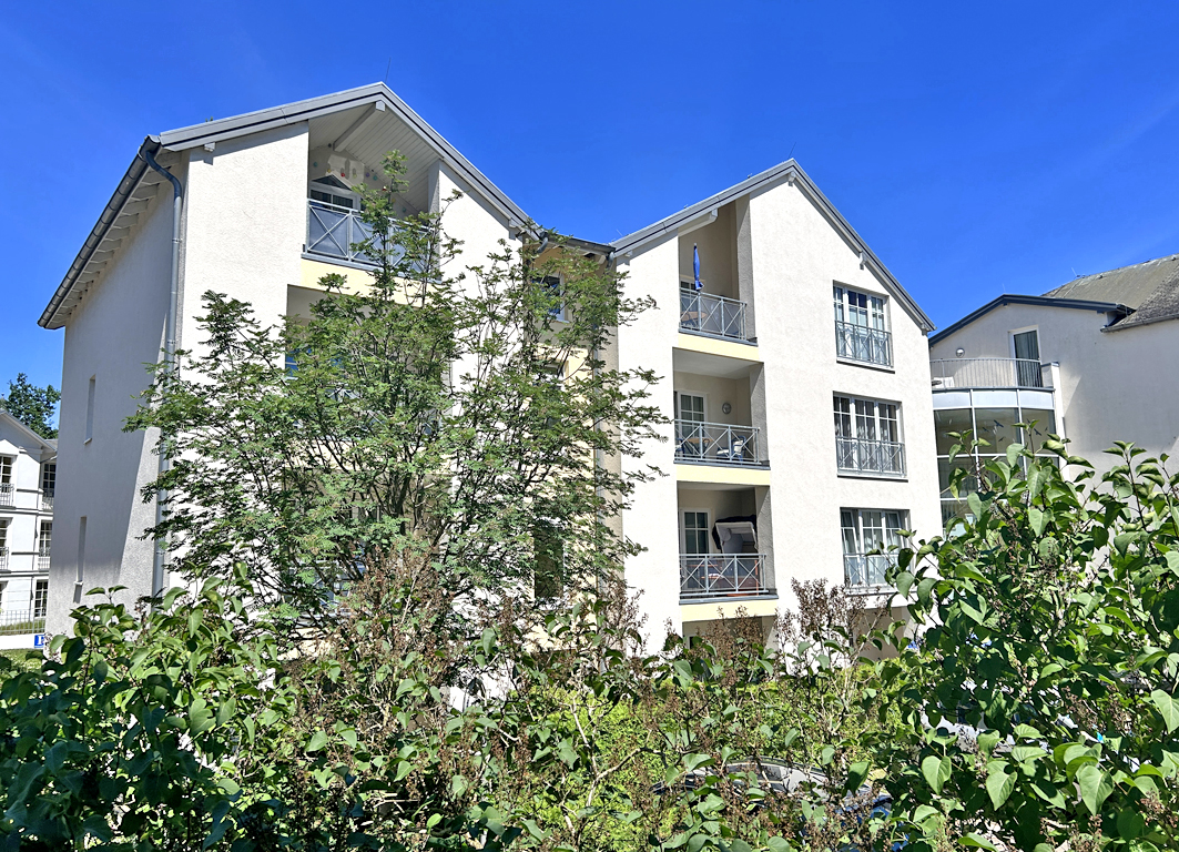 3-Raum-Appartment mit sonniger Loggia und Tiefgarage, nur 100 m vom Strand