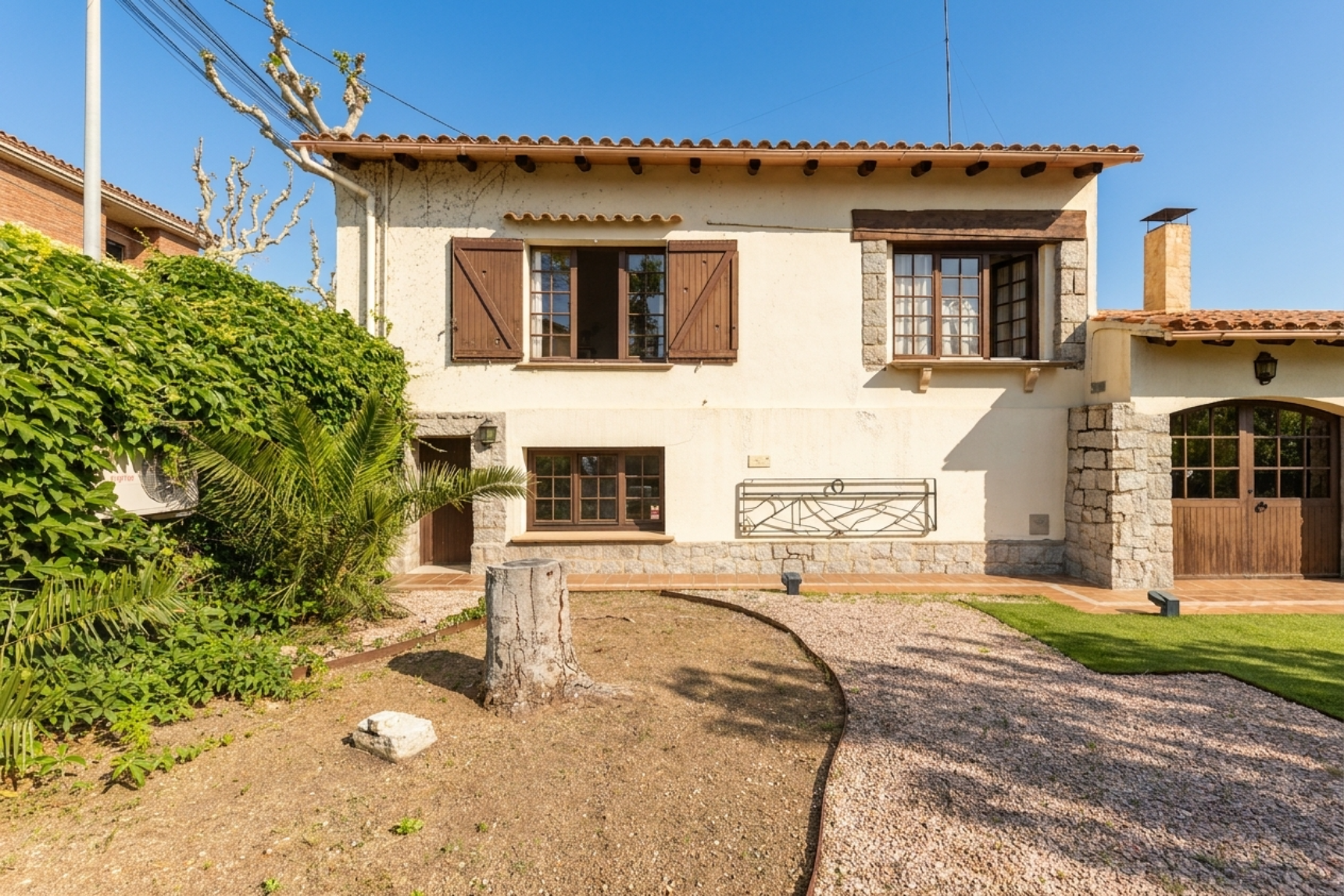 Casa amb jardí i extraordinari potencial de reforma al Centre del Masnou
