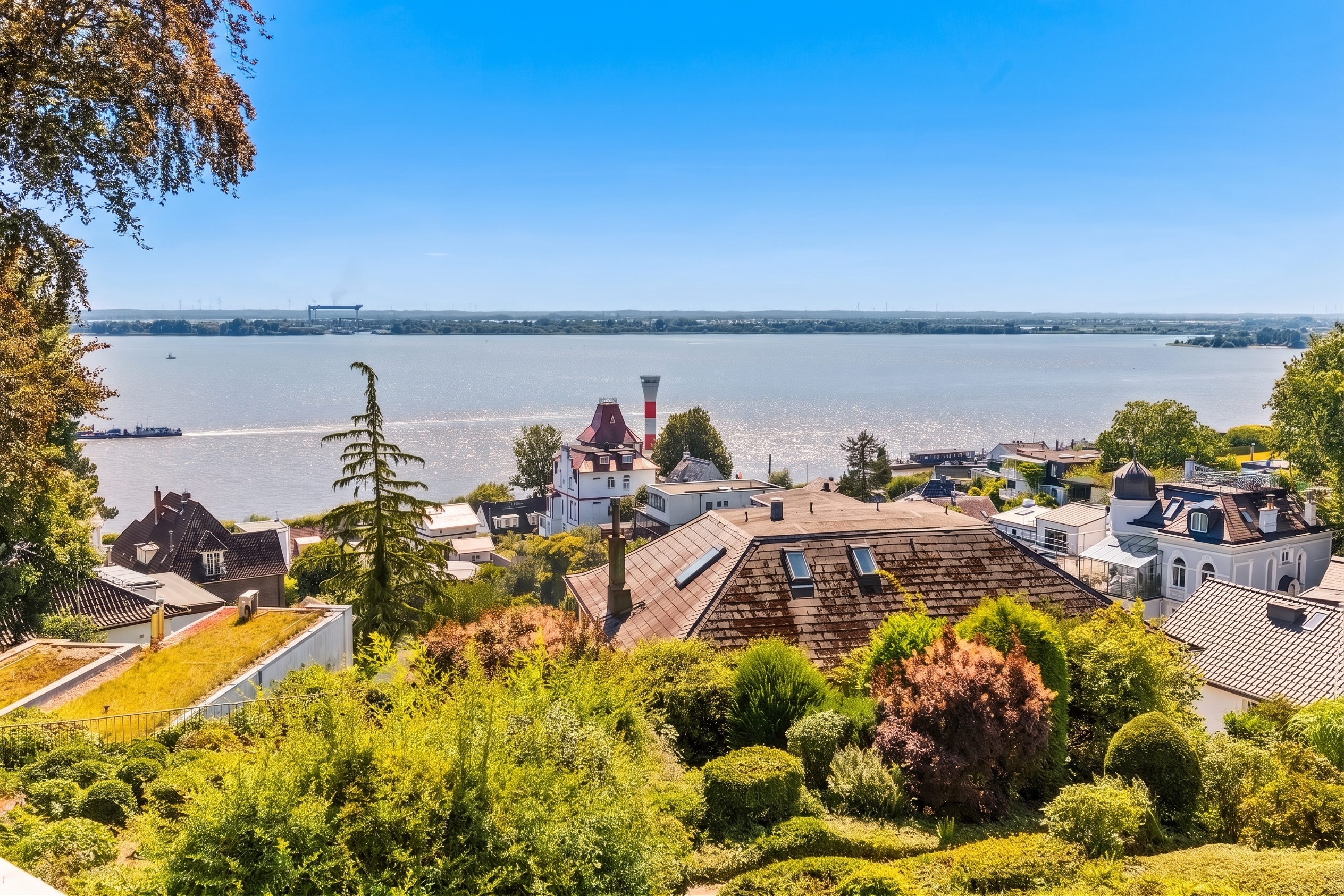 Spektakulärer Elbblick in begehrter Lage im Ortskern Blankenese: 1-Zimmer Wohnung mit Treppenviertel Flair! [Modificato da IA]