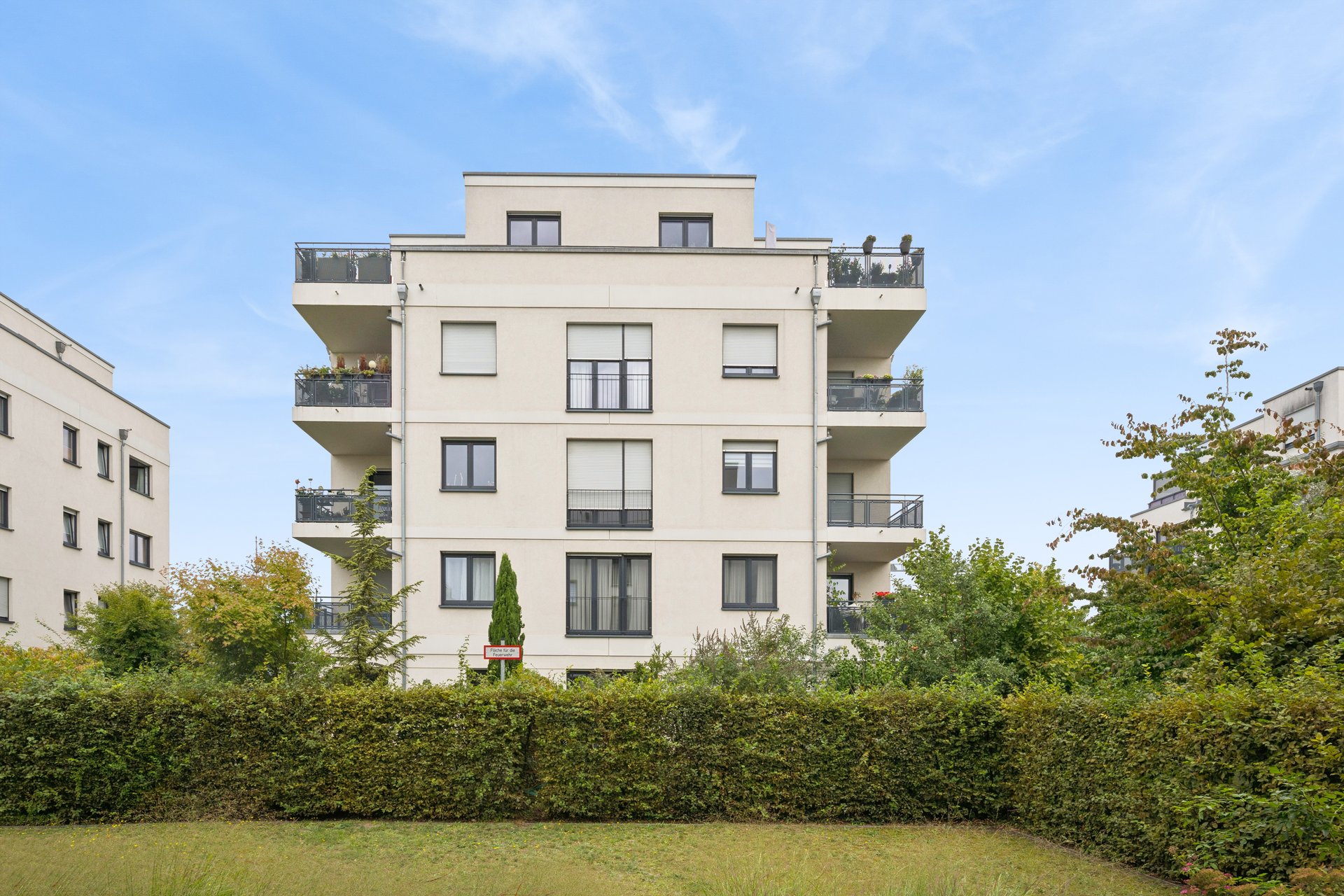 Neuwertige 4-Zimmer-Wohnung mit Süd-Ost-Balkon und Tiefgarage