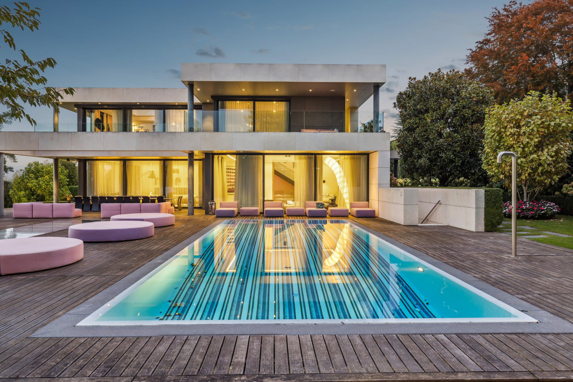 Magnificent waterfront contemporary villa
