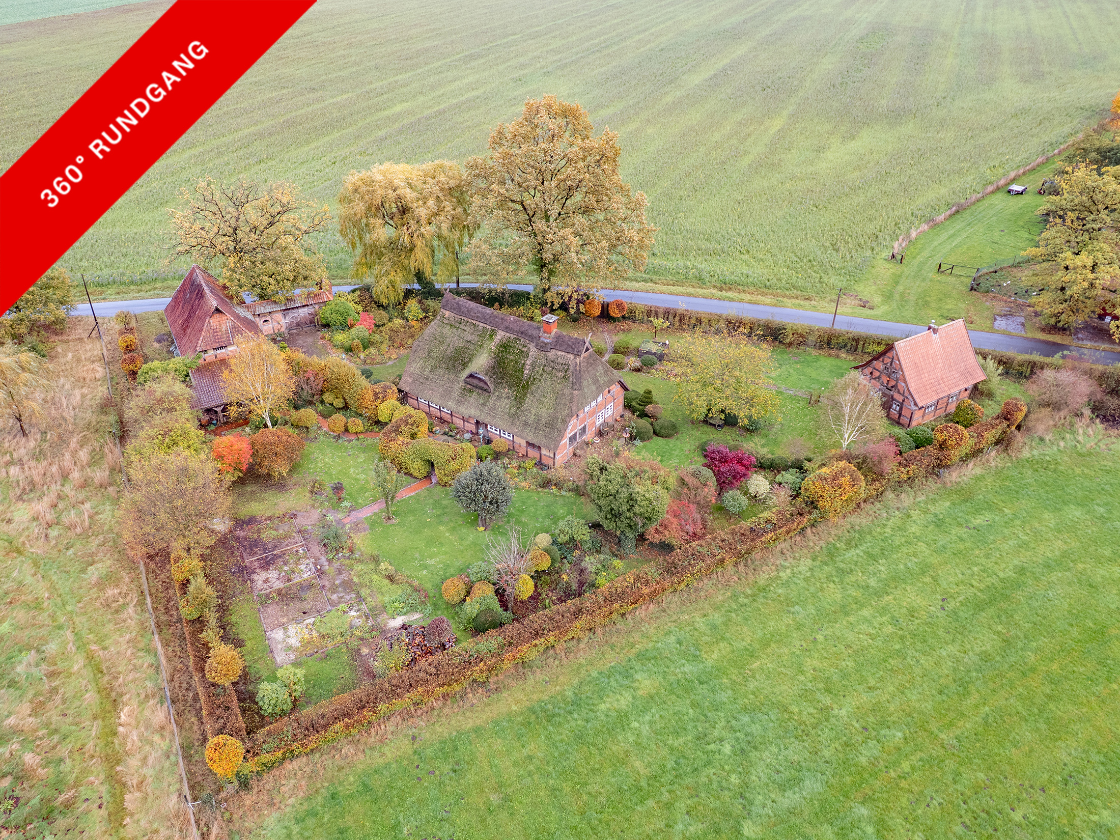 Traumhaftes Fachwerk-Juwel unter Reet aus 1730 mit Gästehaus im ruhigen Asendorf!