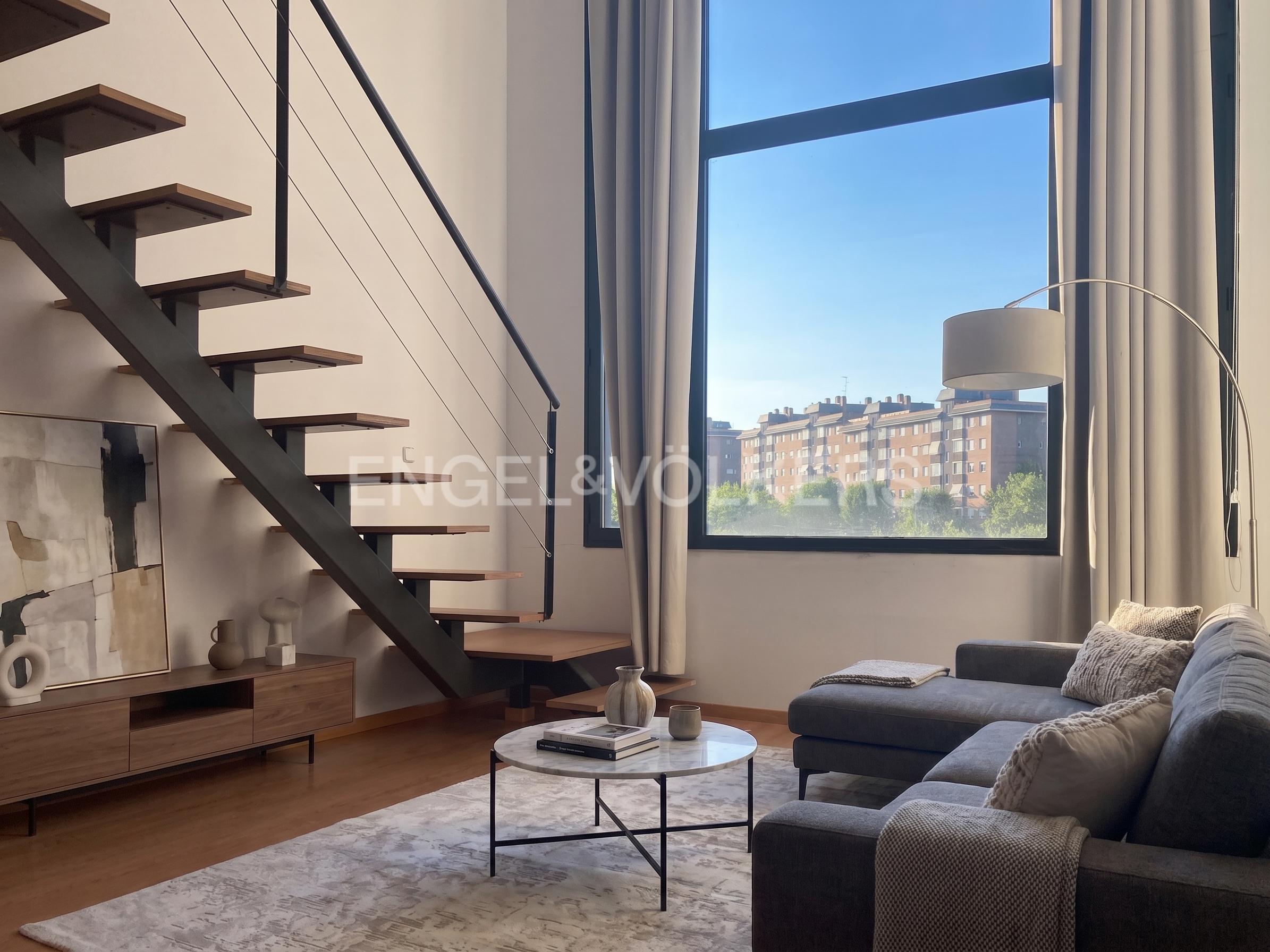 Bright duplex in landmark building with stunning views
