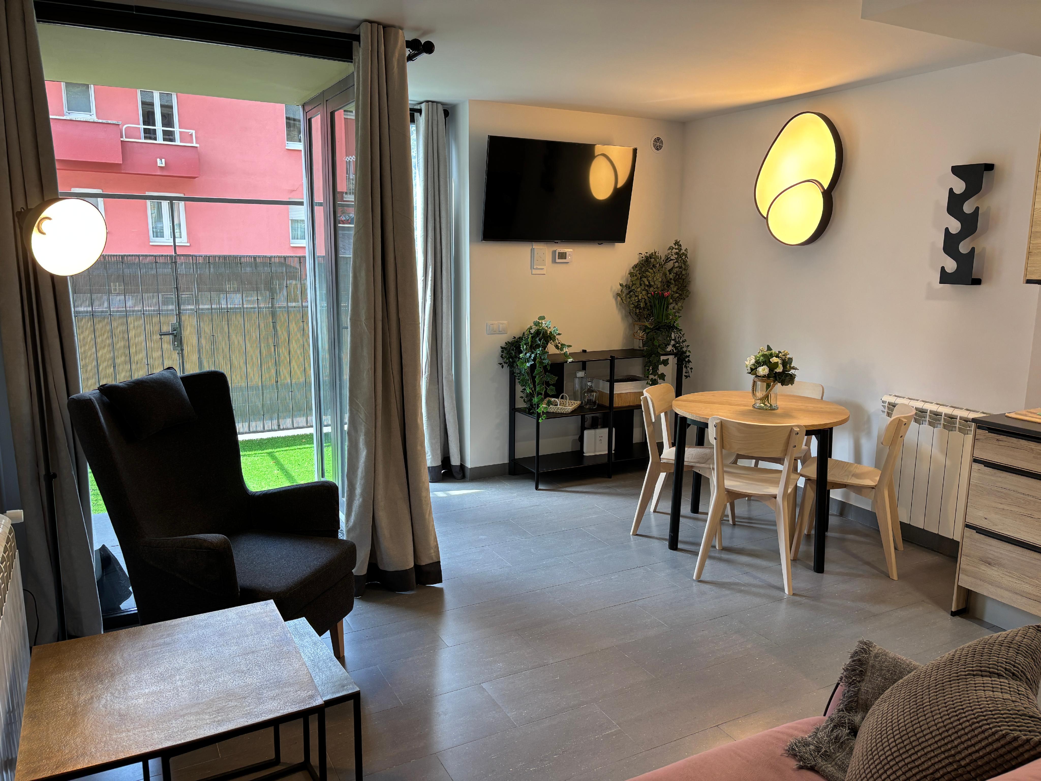 Moderno apartamento a estrenar en planta baja con terraza.