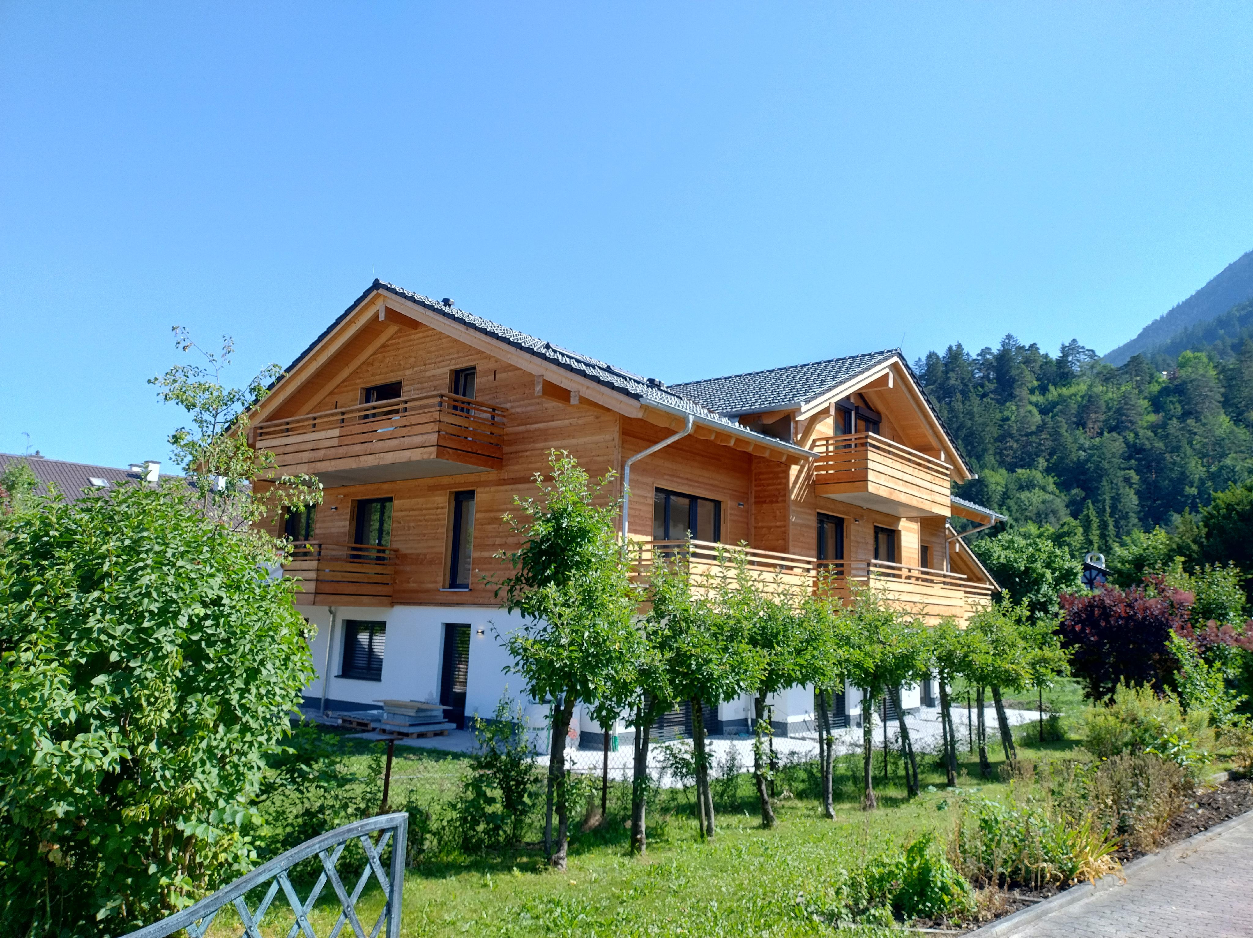 Grün, ruhig, exklusiv - Neubauwohnungen im Landhausstil mit herrlichem Bergblick