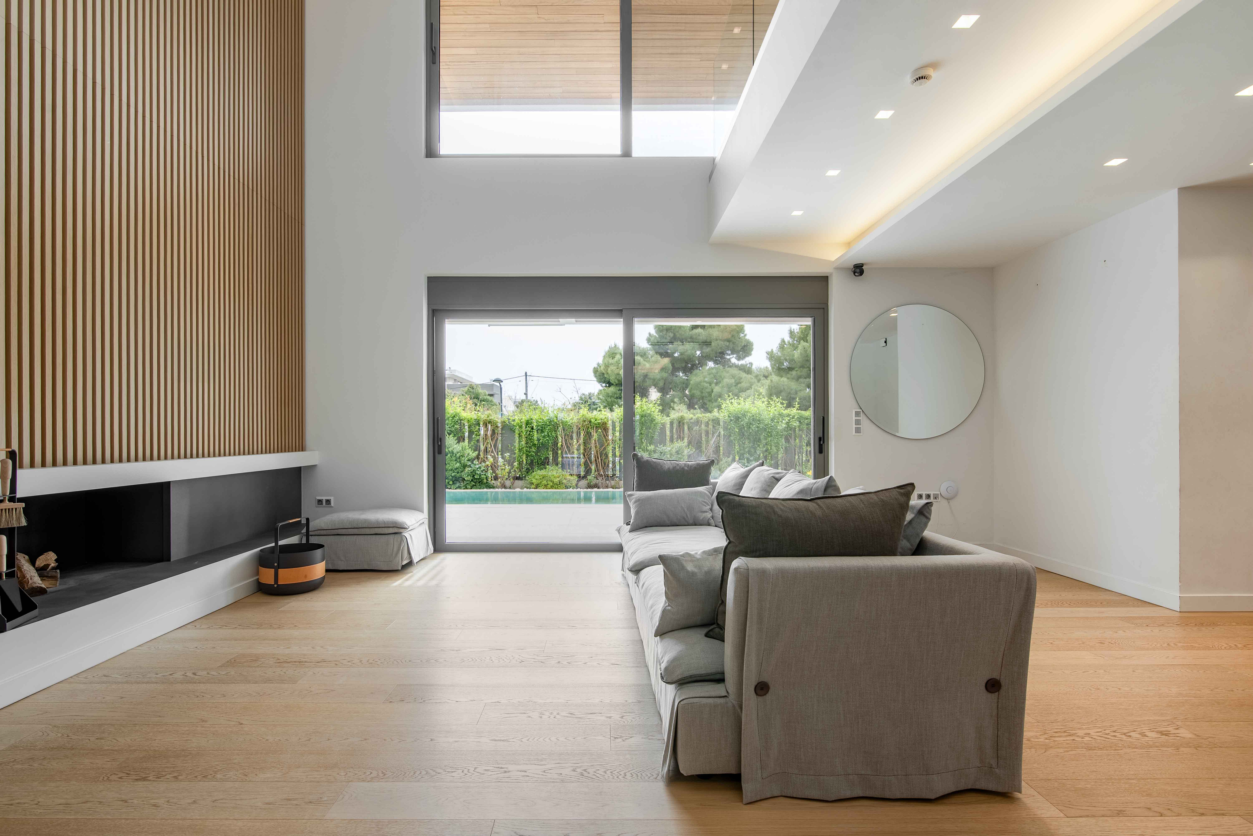 Πολυτελής μεζονέτα με 4 υπνοδωμάτια, ιδιωτική πισίνα και κήπο