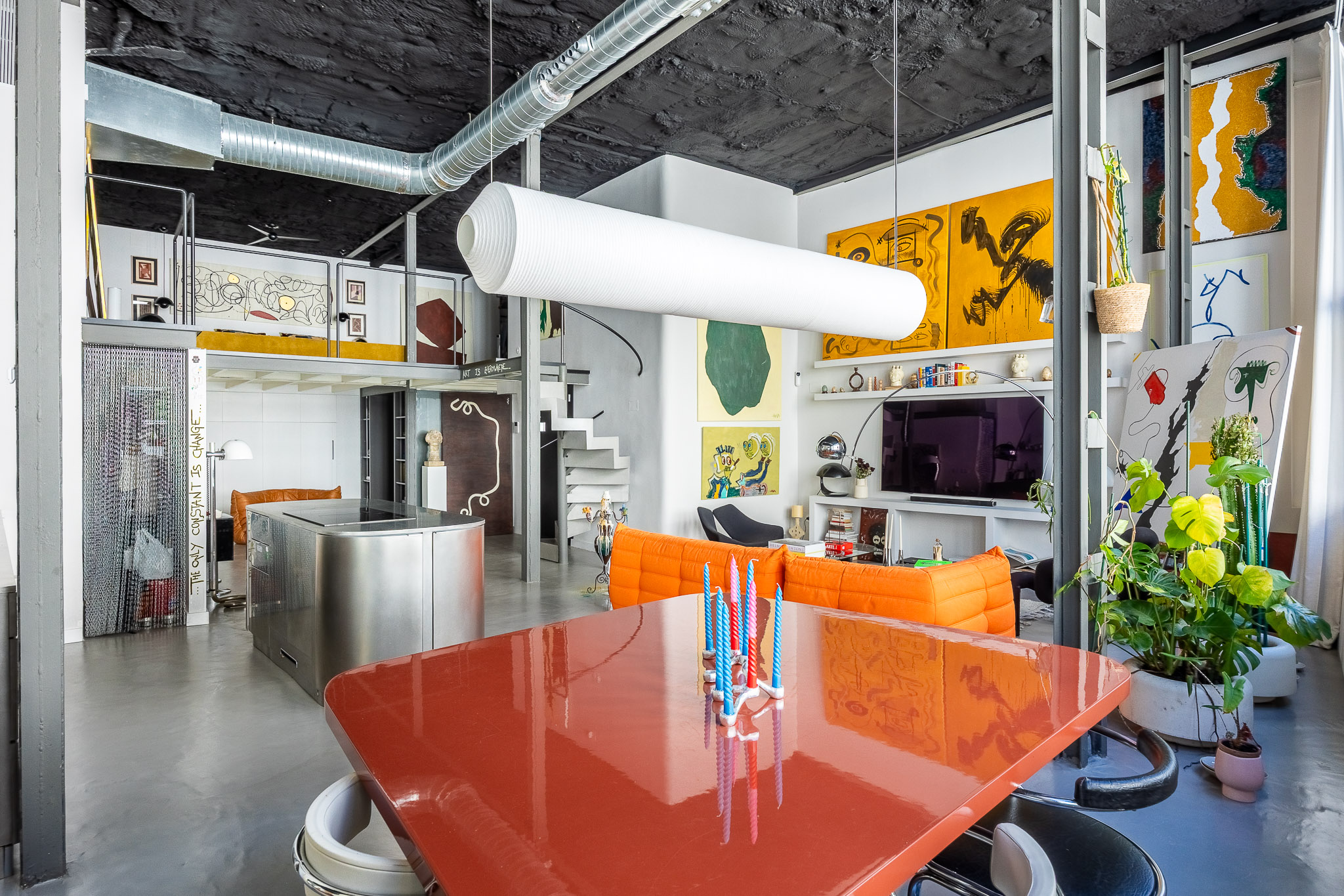Nueva York en el corazón de Sevilla: Un loft industrial de diseño con licencia VFT