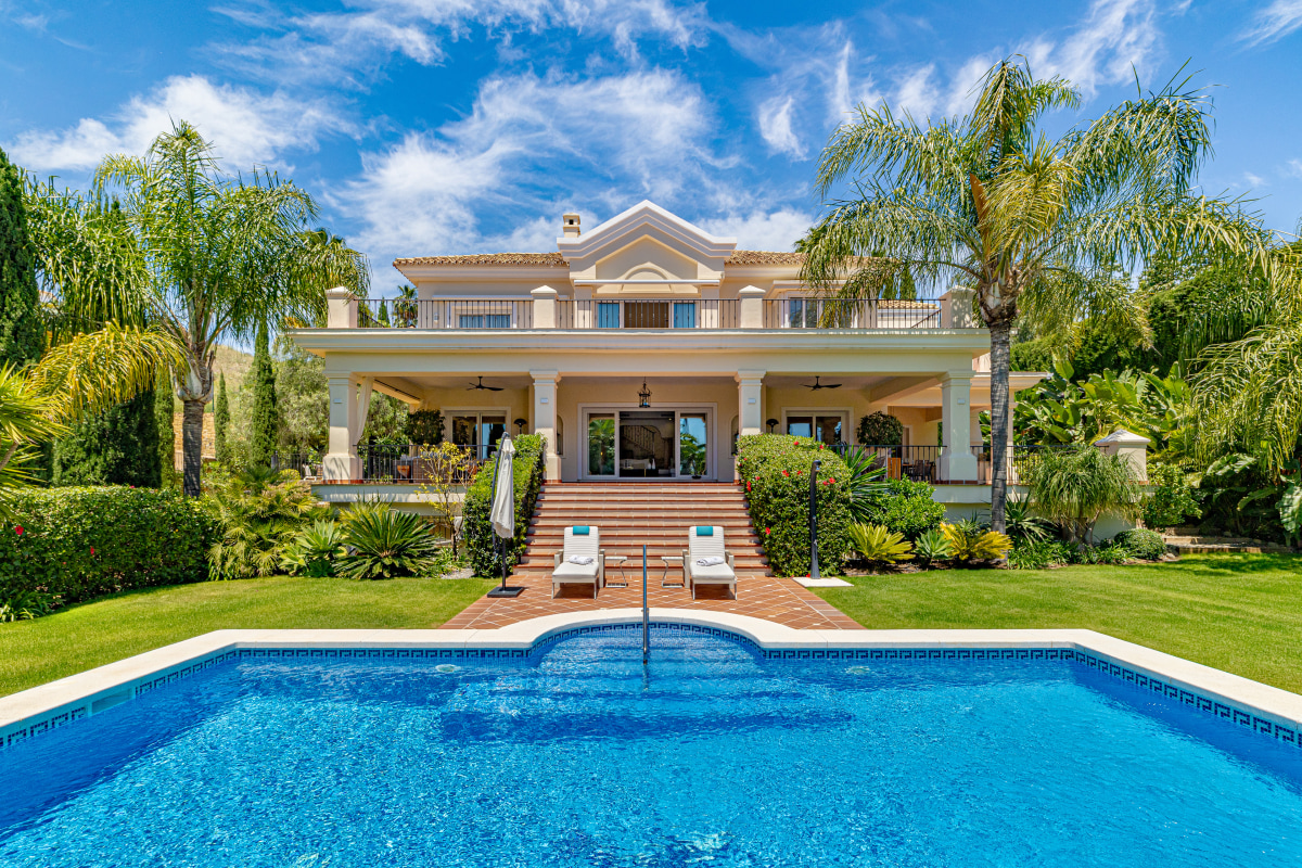 Residencia lujosa y atemporal con vistas panorámicas al mar en Los Flamingos