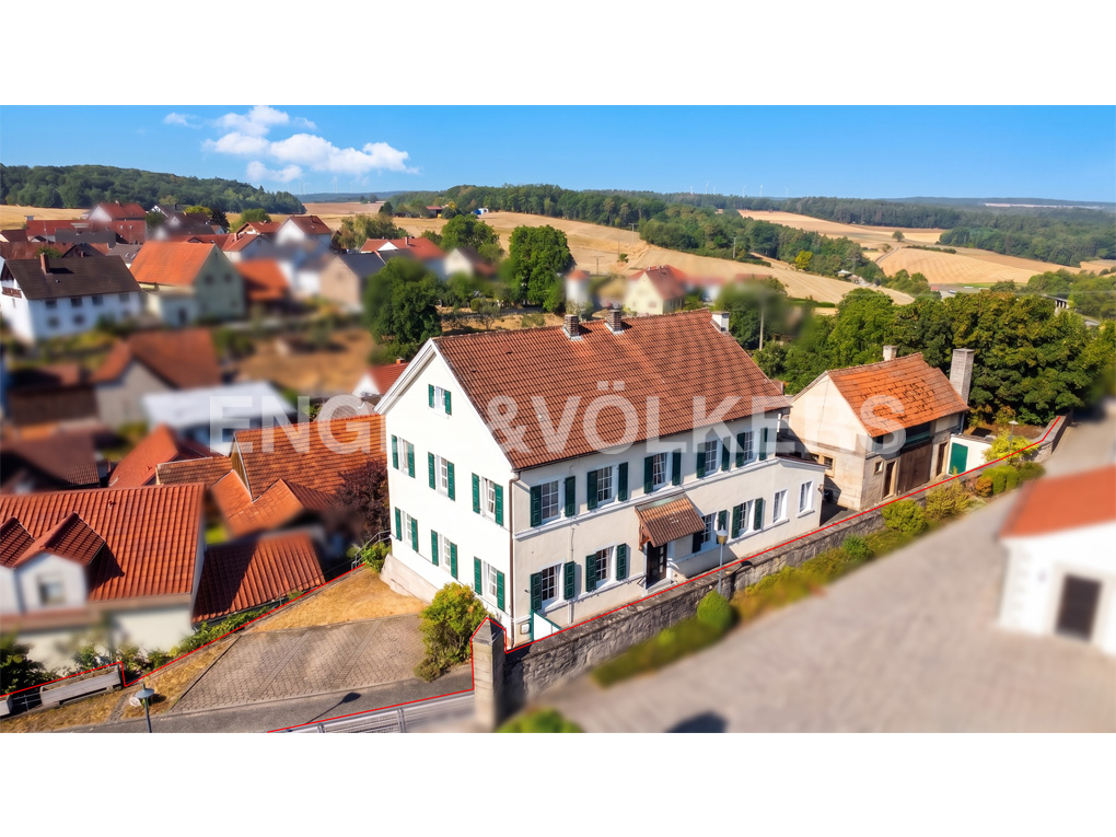 Historisches Schulhaus von 1832 –  modernisiert 2023  | Strahlungen bei Bad Neustadt