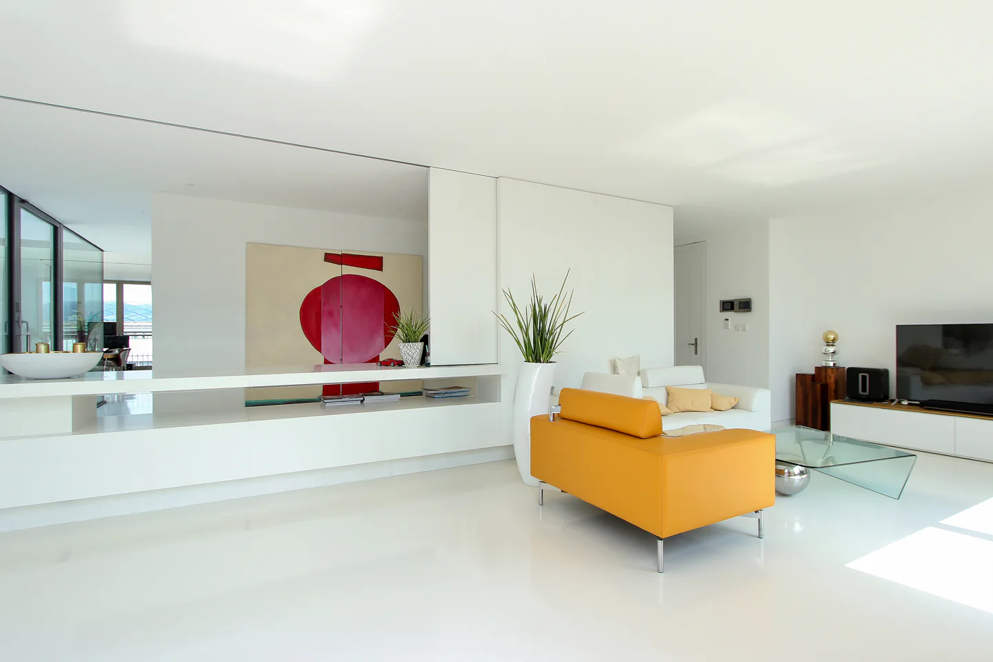 Upper Eastside Berlin: Minimalistische Residenz in Weiß an der Friedrichstraße - Photo 1