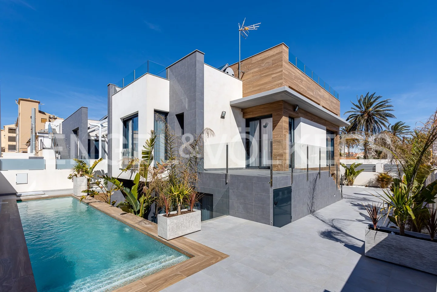 Neue Luxusvilla 50 Meter vom Strand entfernt in La Mata