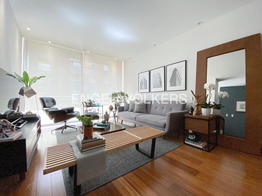 Moderno apartamento con balcón para arriendo en Chicó norte