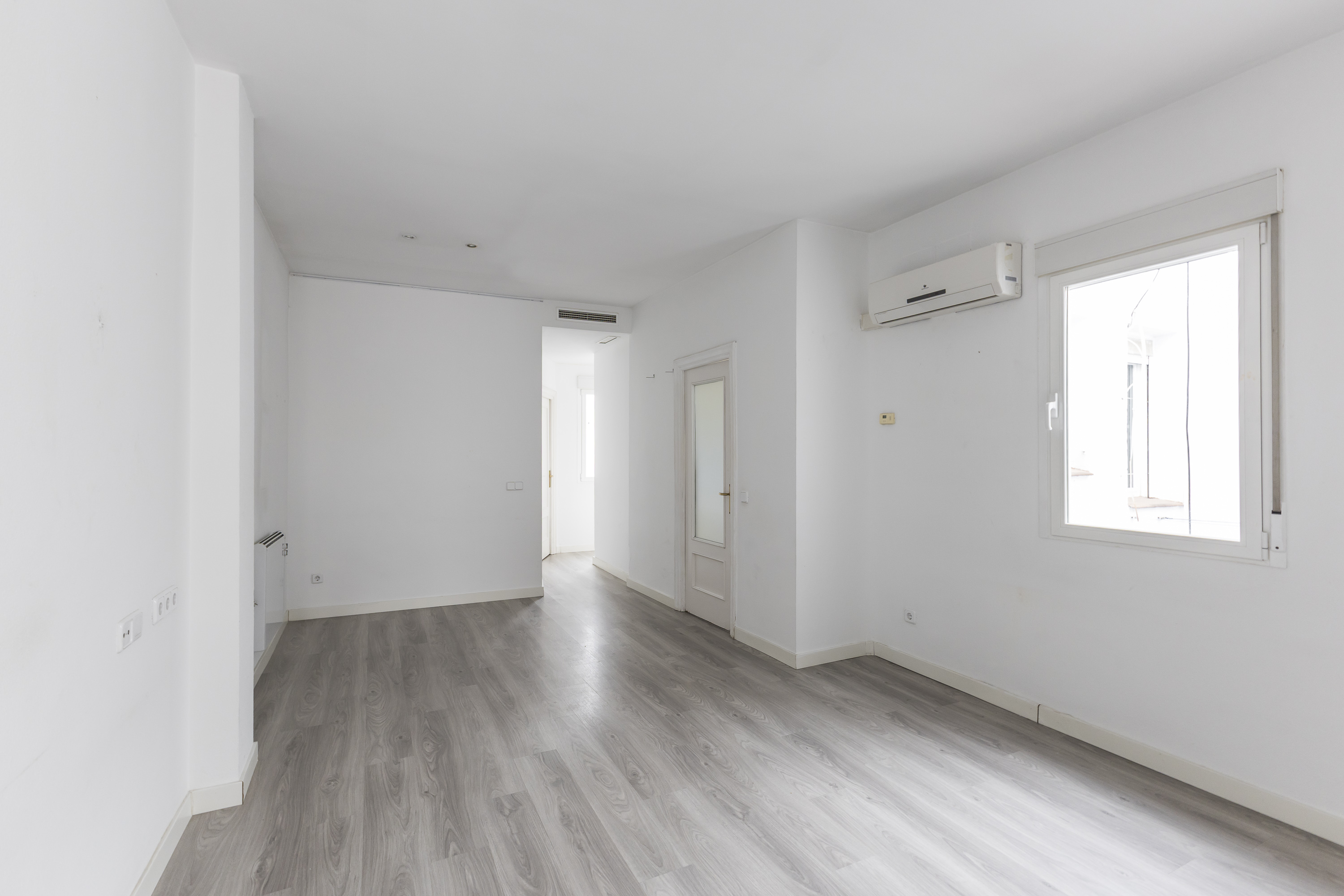 Two-bedroom penthouse with terrace on General Oráa Street