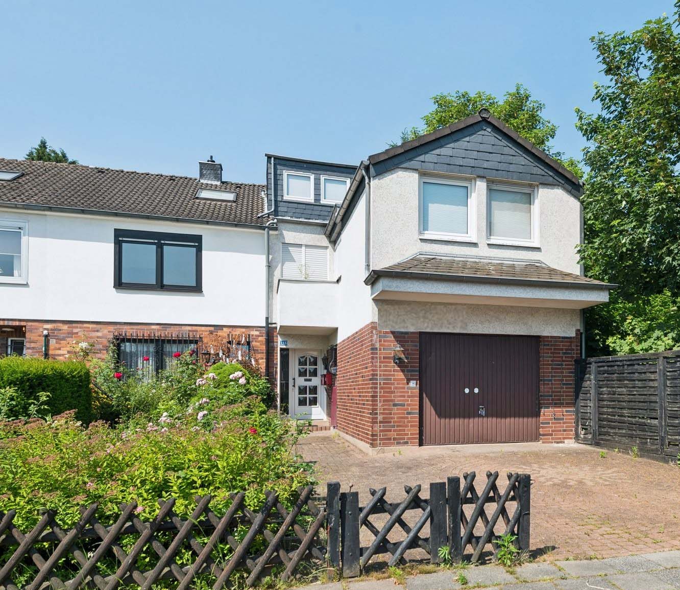 Charming home with a duplex accessory apartment in a sought-after location in Cologne-Holweide