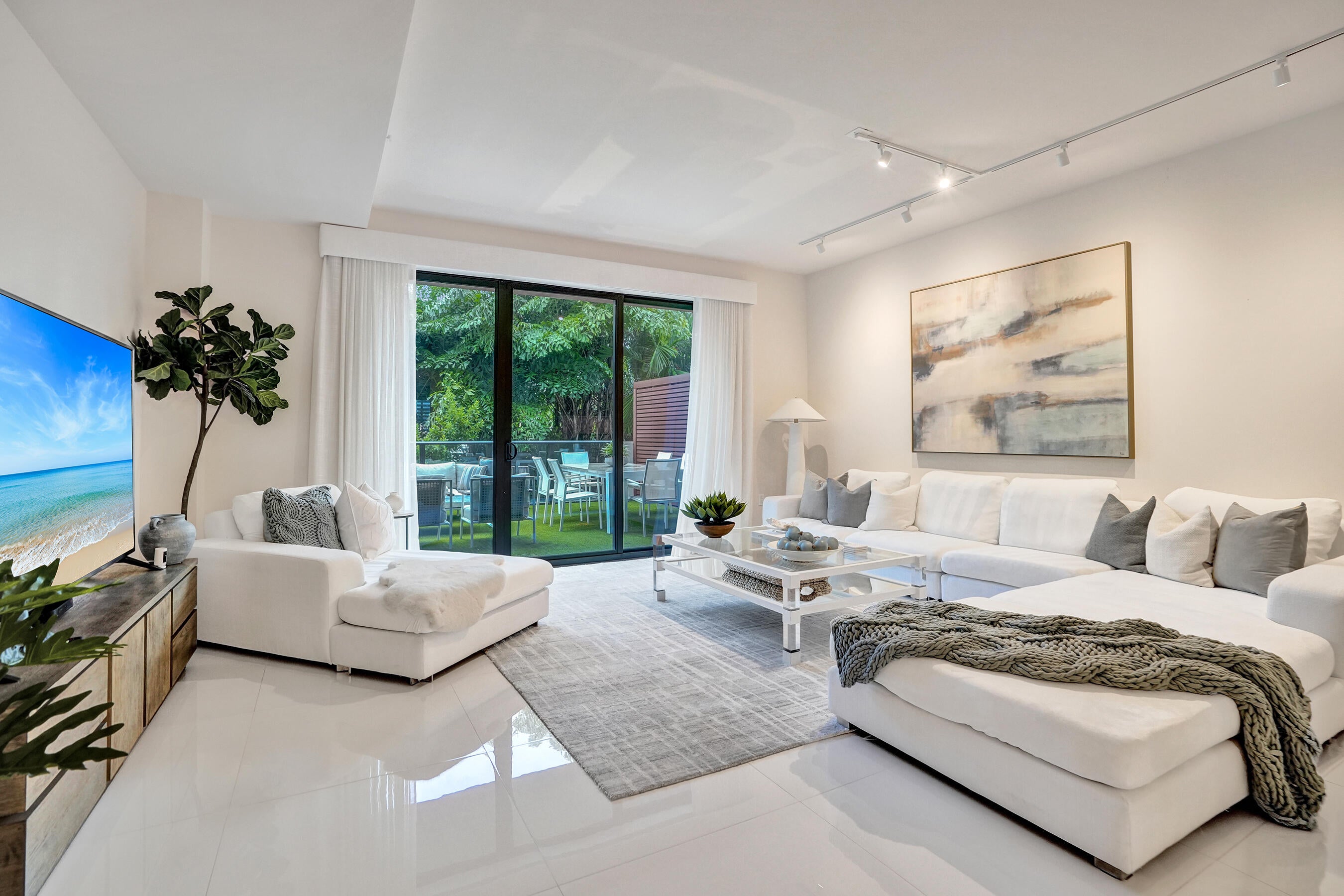 Furnished Beachside 2-Story Condo Living
